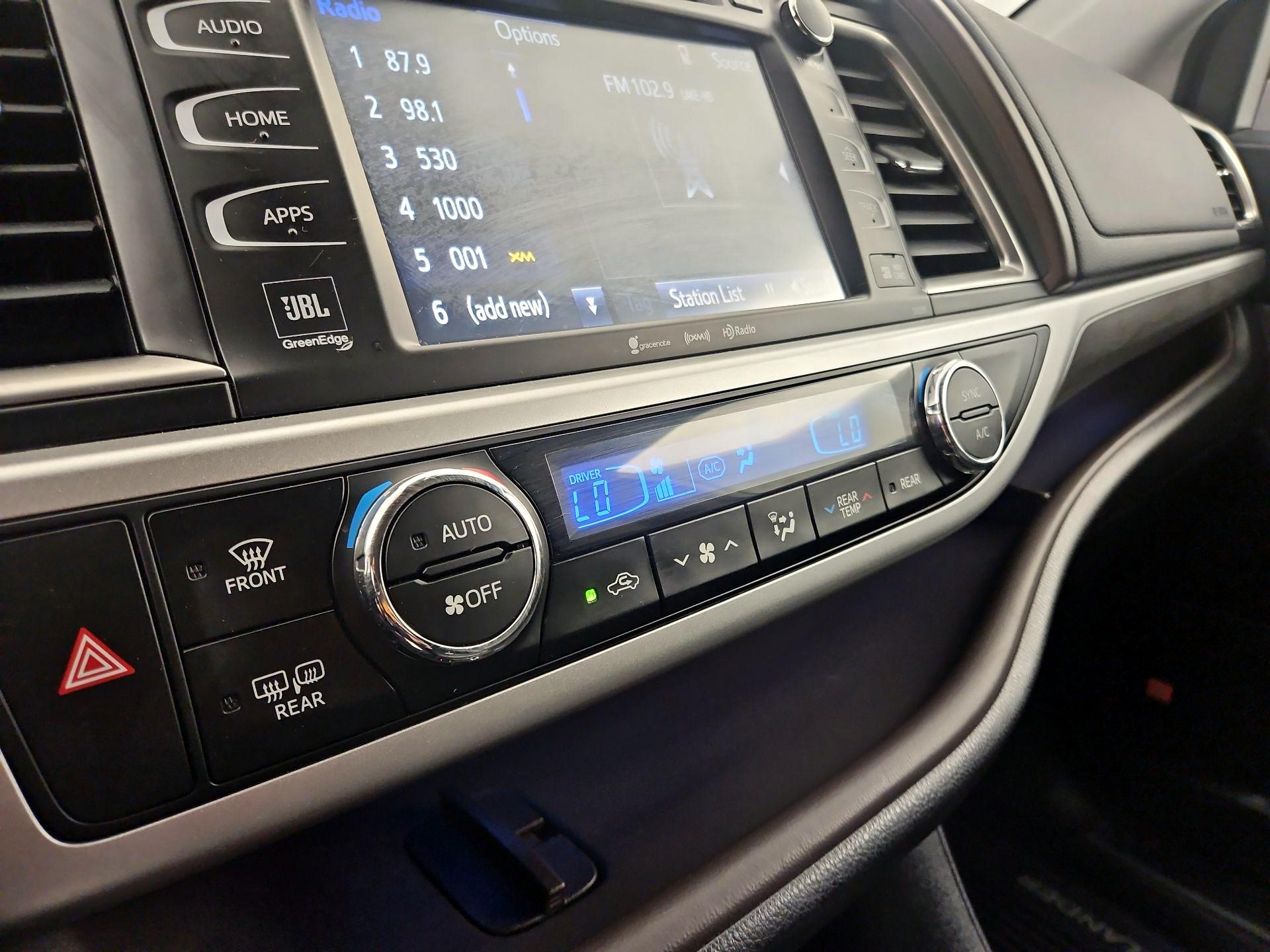 Thumbnail: 2019 Toyota Highlander - 16