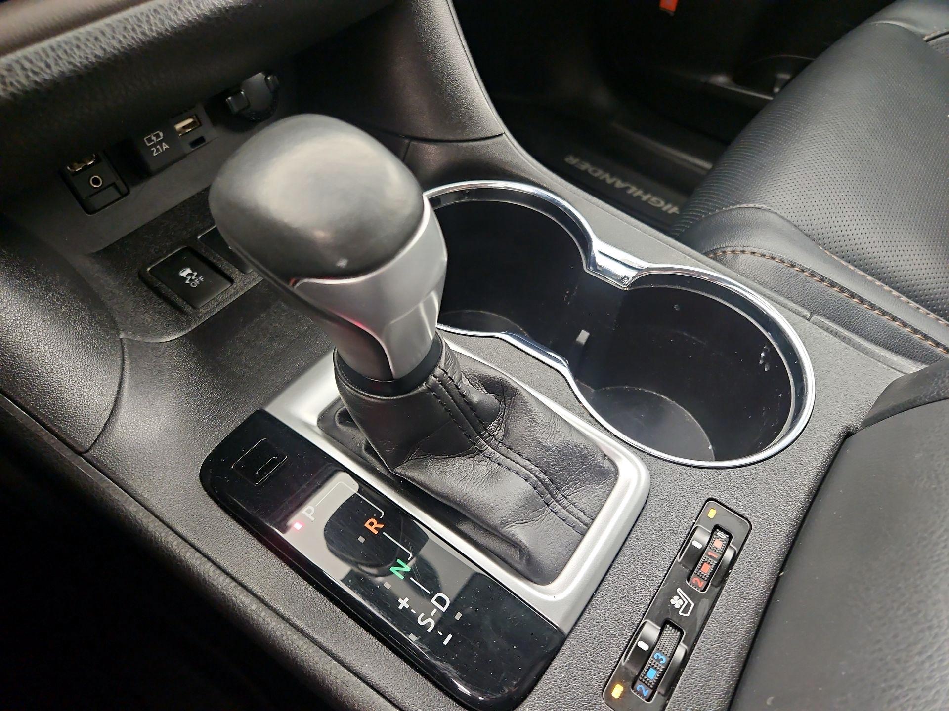 Thumbnail: 2019 Toyota Highlander - 17