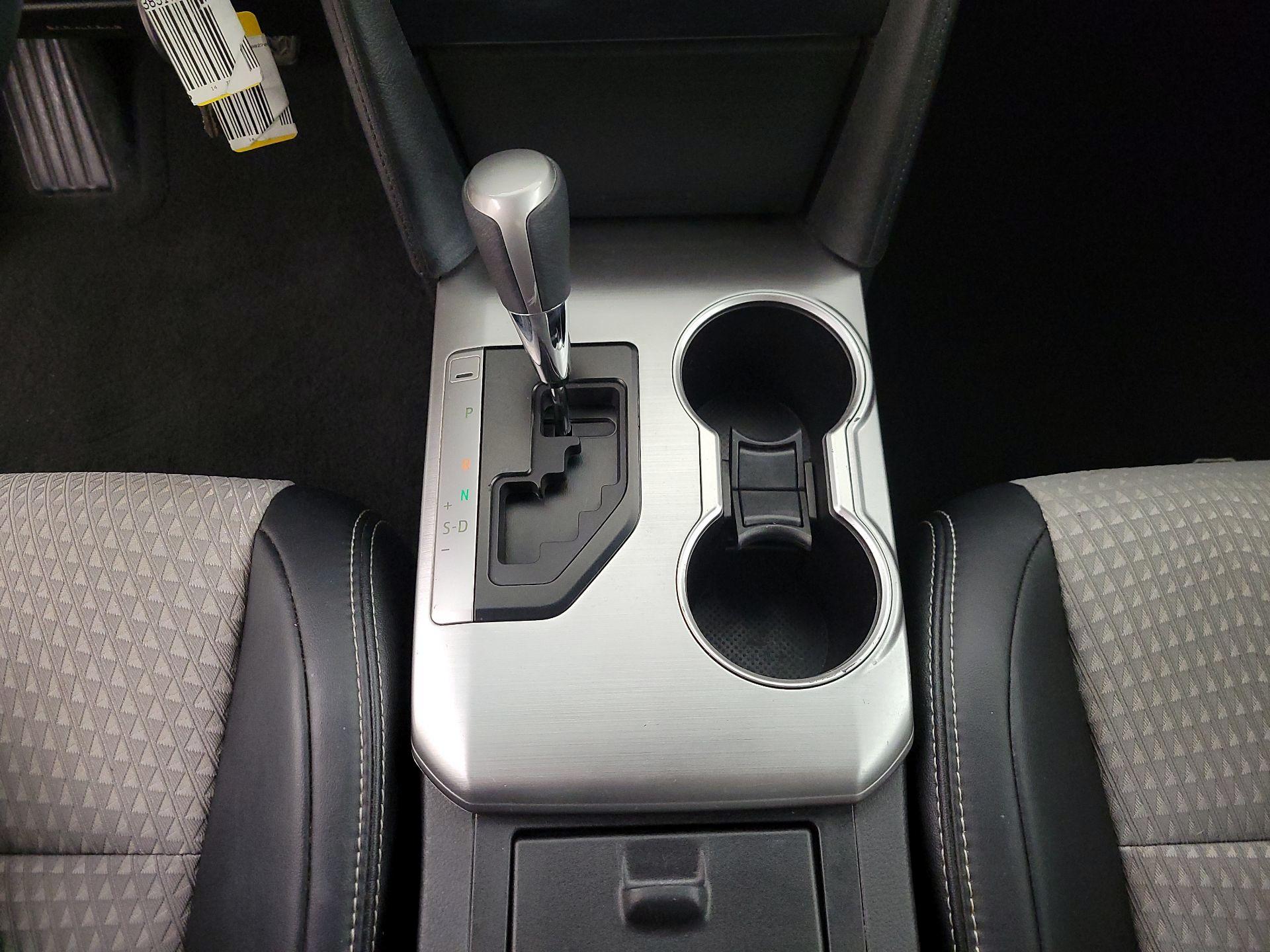 Thumbnail: 2014 Toyota Camry - 16