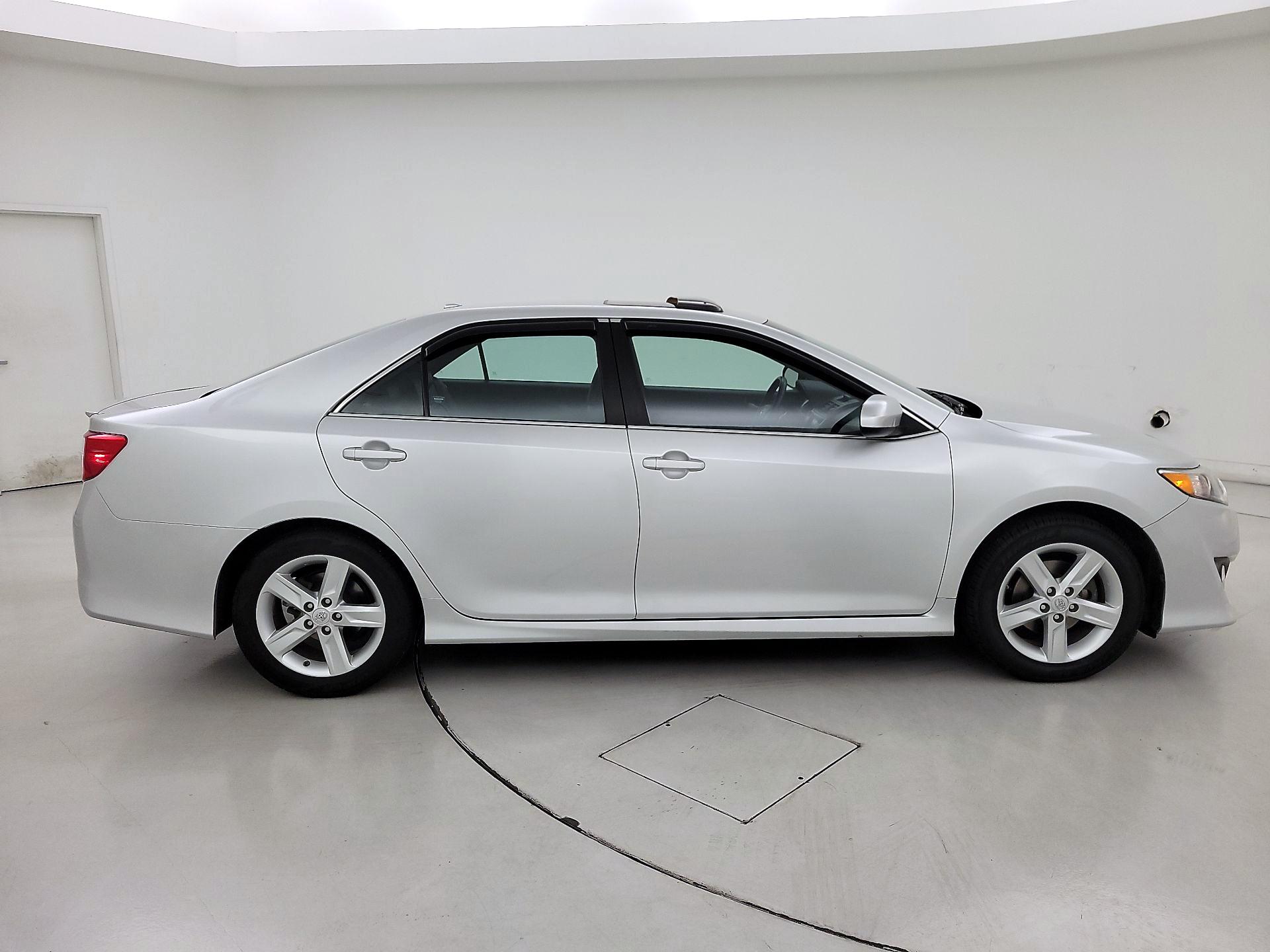 Thumbnail: 2014 Toyota Camry - 4