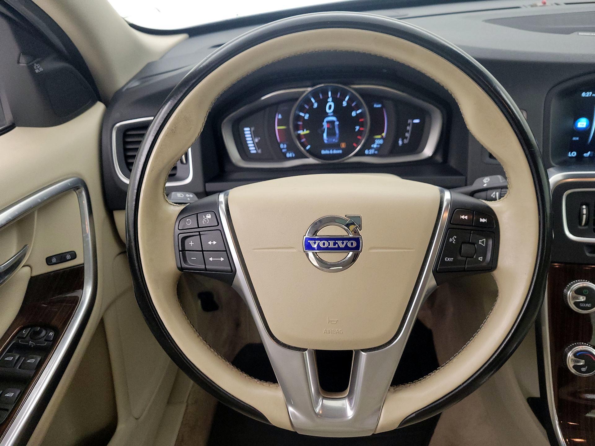 Thumbnail: 2015 Volvo S60 - 10