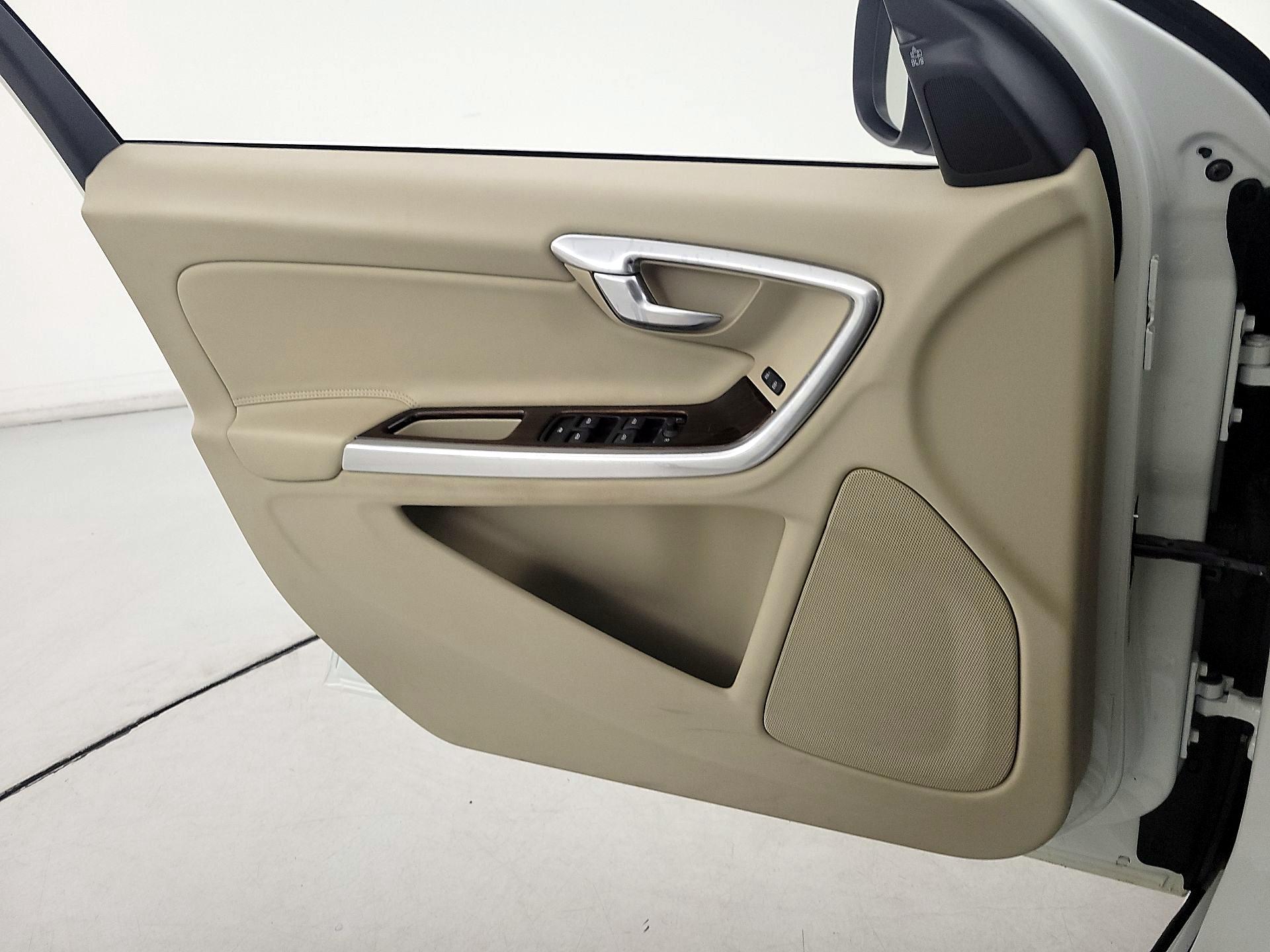 Thumbnail: 2015 Volvo S60 - 12