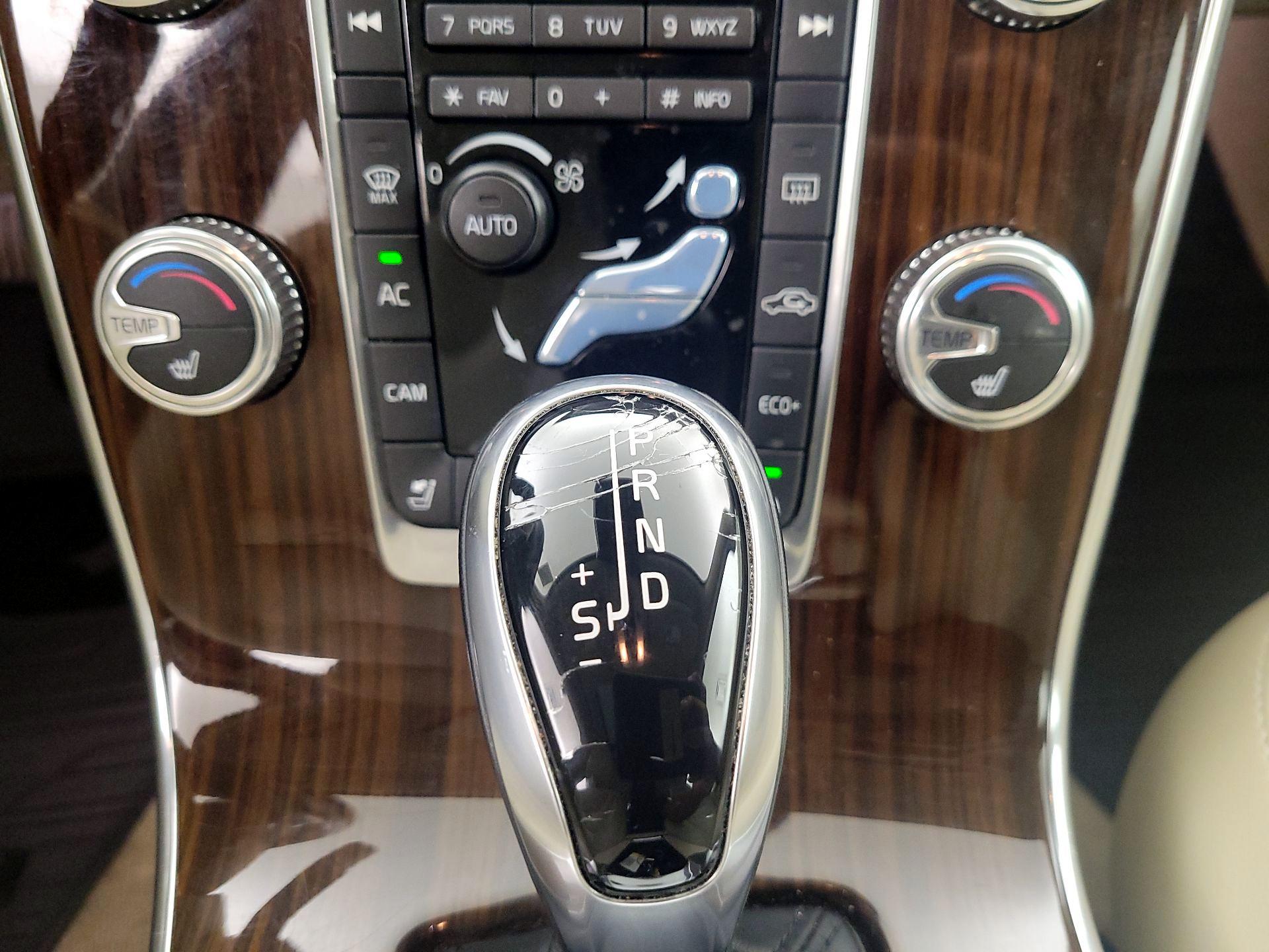 Thumbnail: 2015 Volvo S60 - 18