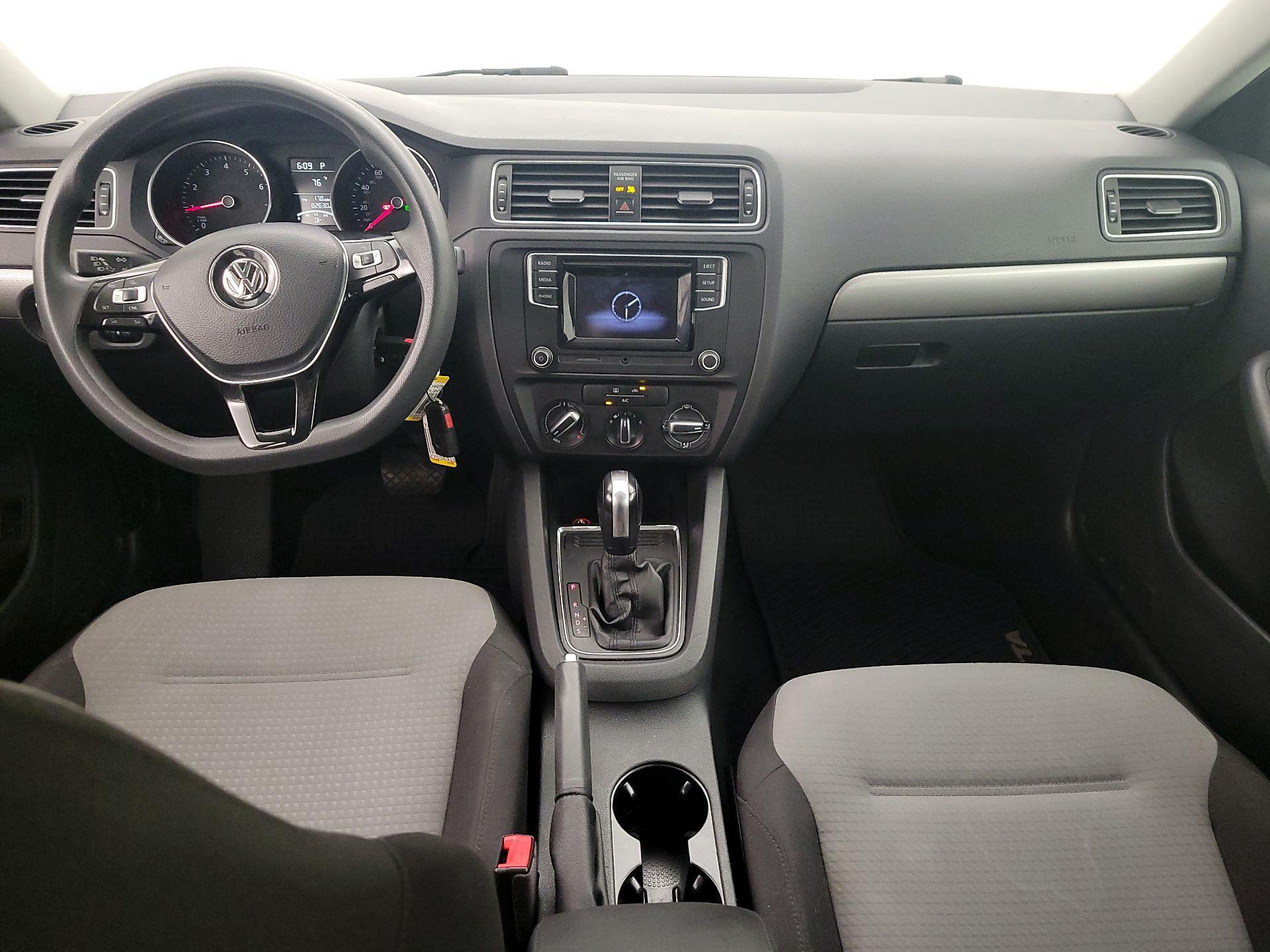 Thumbnail: 2017 Volkswagen Jetta - 9