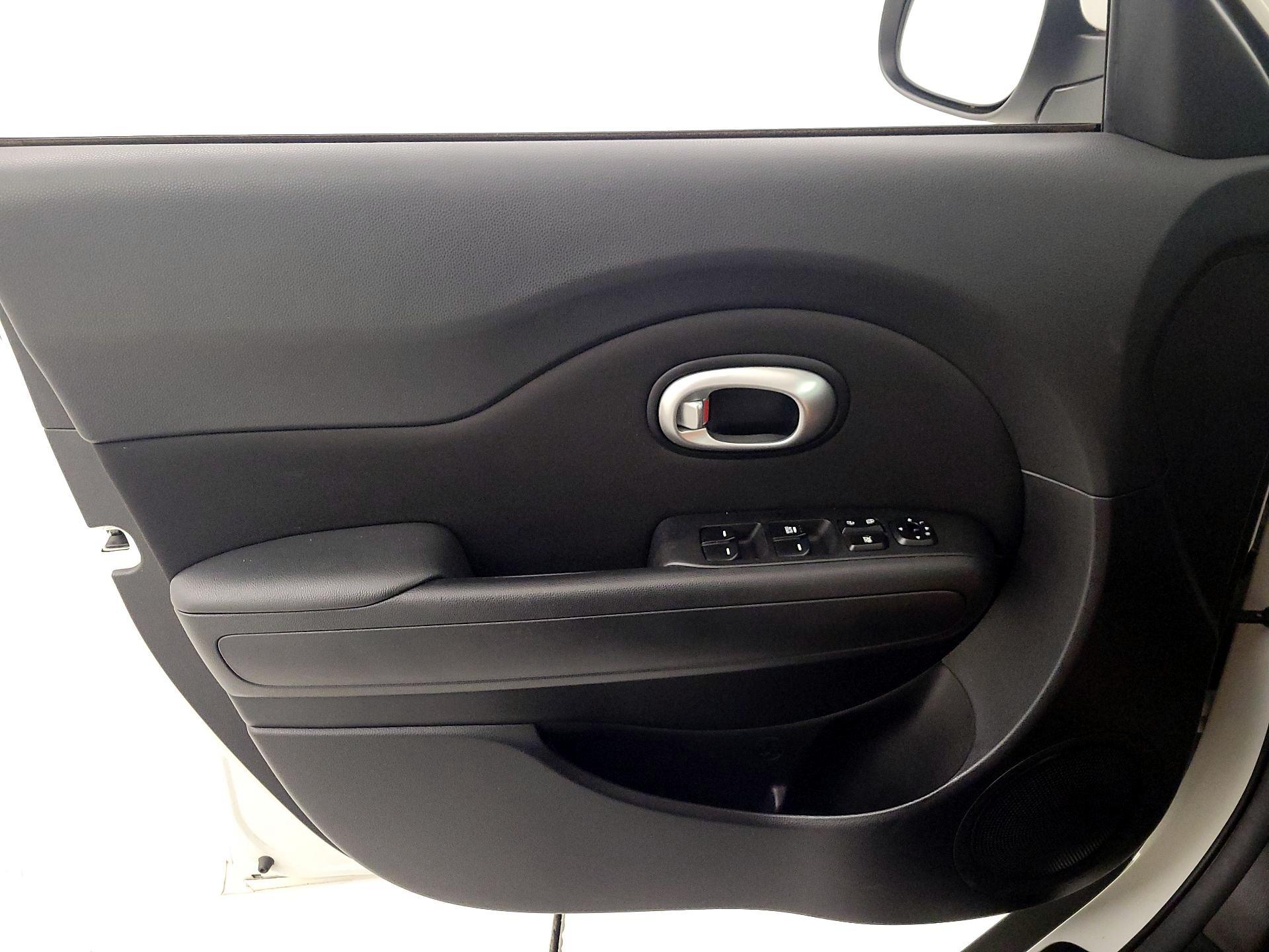 Thumbnail: 2016 Kia Soul - 10