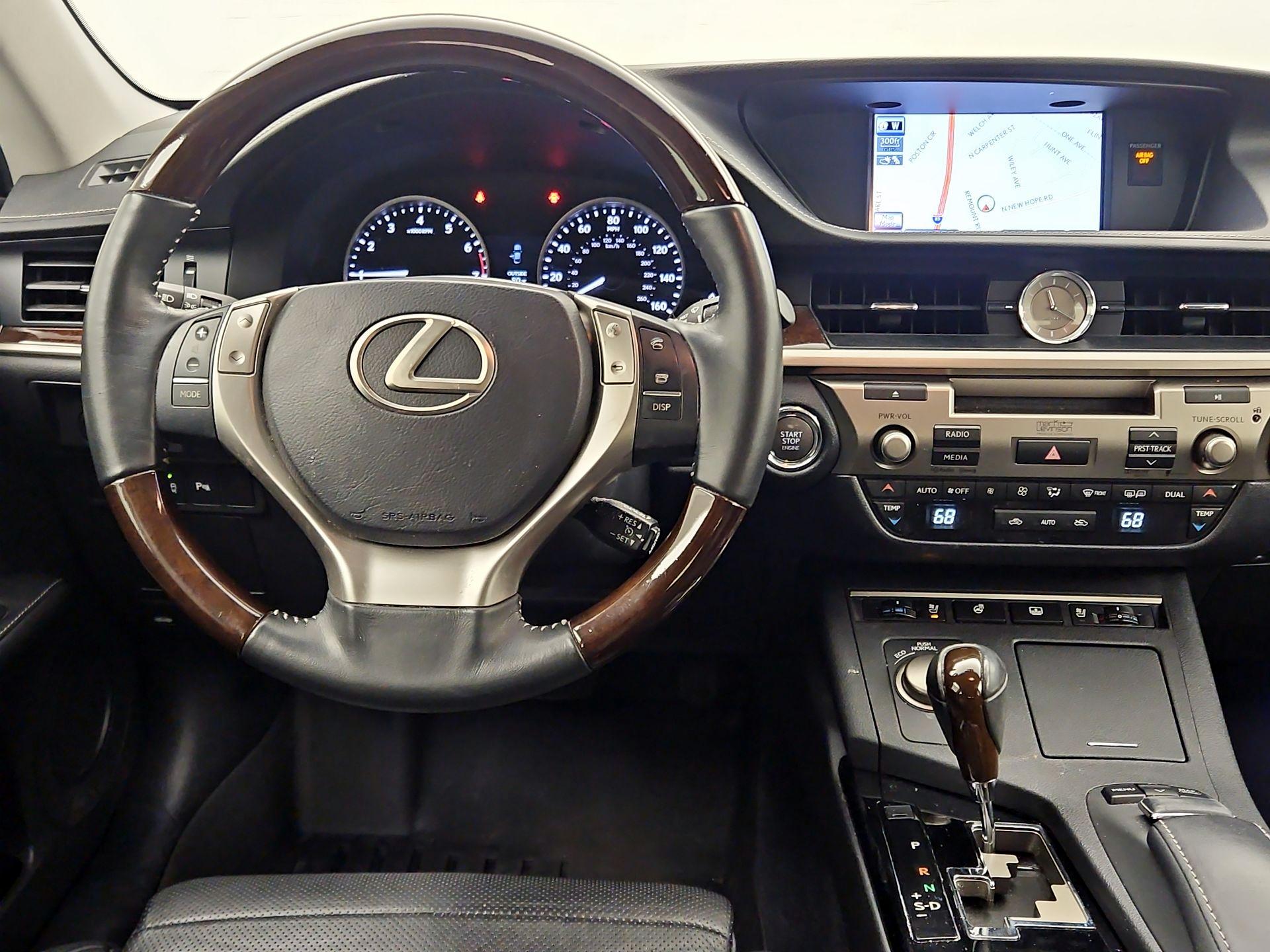 Thumbnail: 2014 Lexus ES - 10