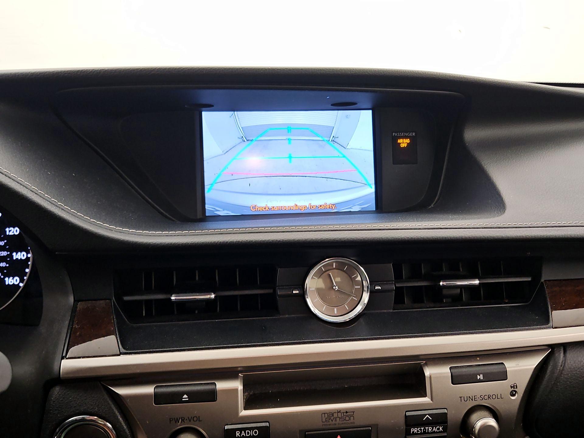 Thumbnail: 2014 Lexus ES - 14