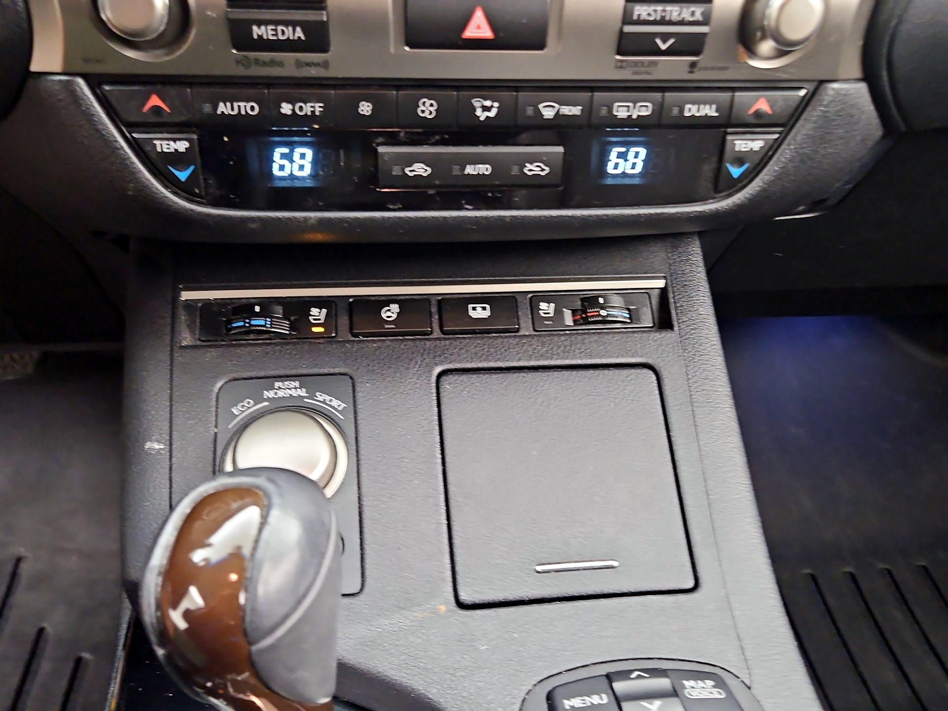 Thumbnail: 2014 Lexus ES - 16