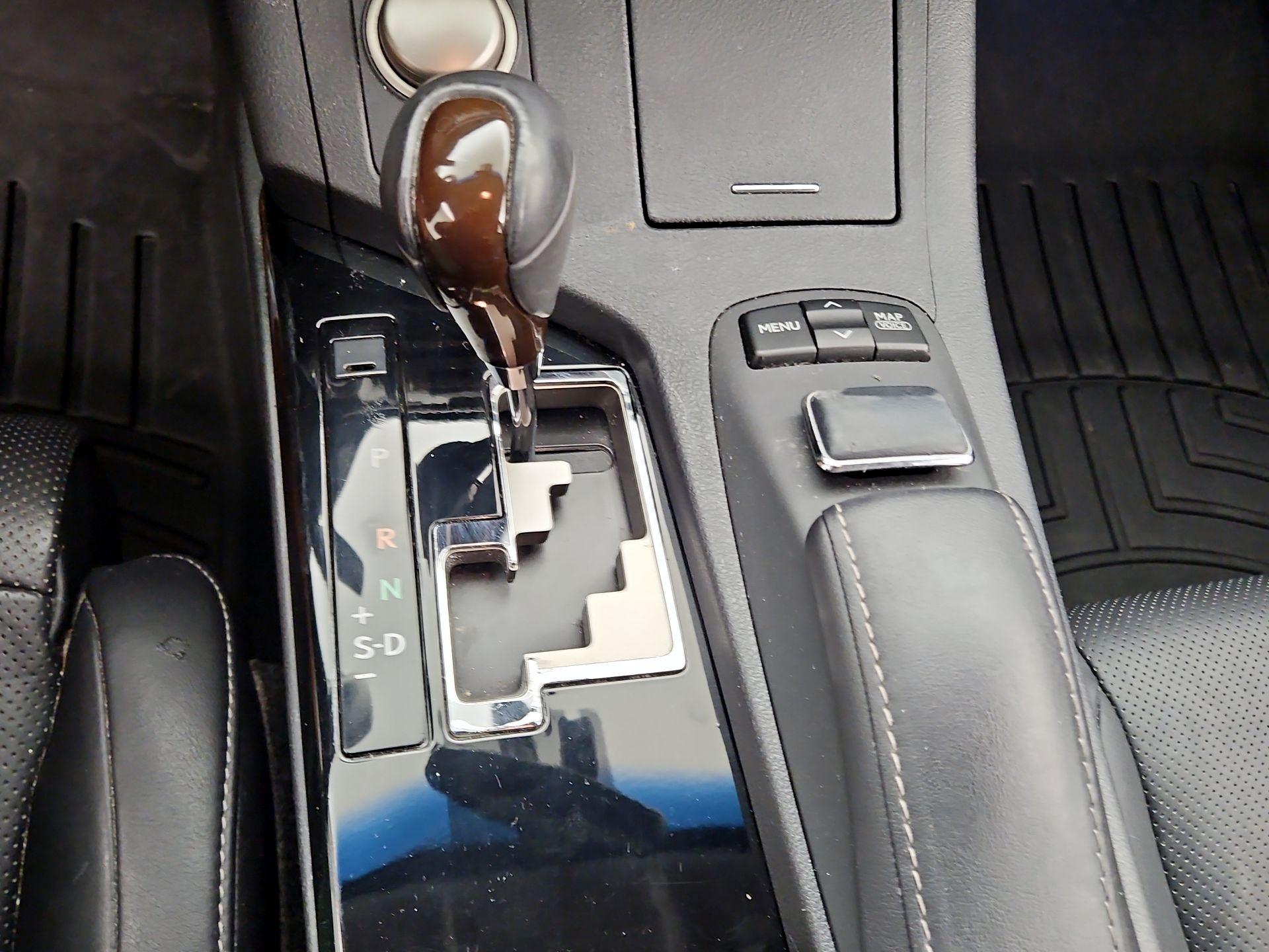 Thumbnail: 2014 Lexus ES - 17