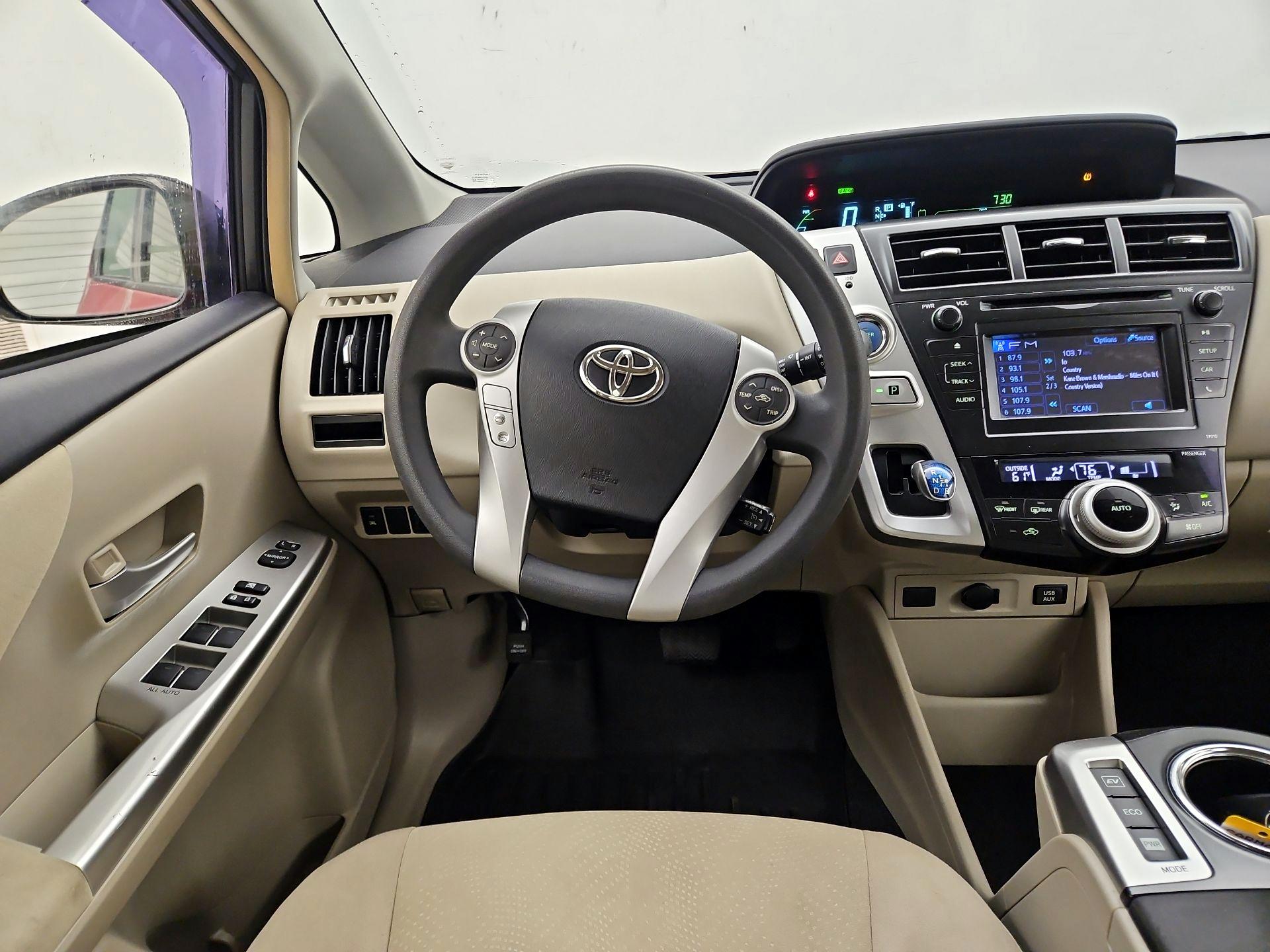 Thumbnail: 2014 Toyota Prius v - 10