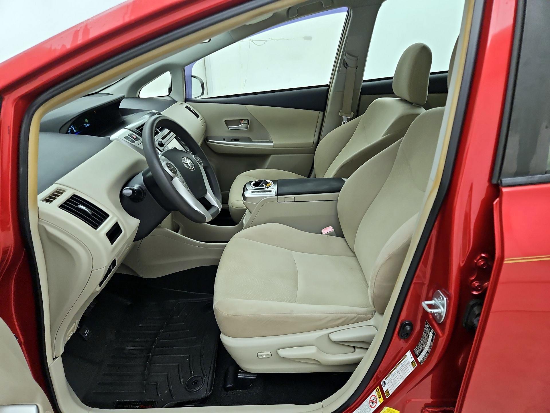 Thumbnail: 2014 Toyota Prius v - 11