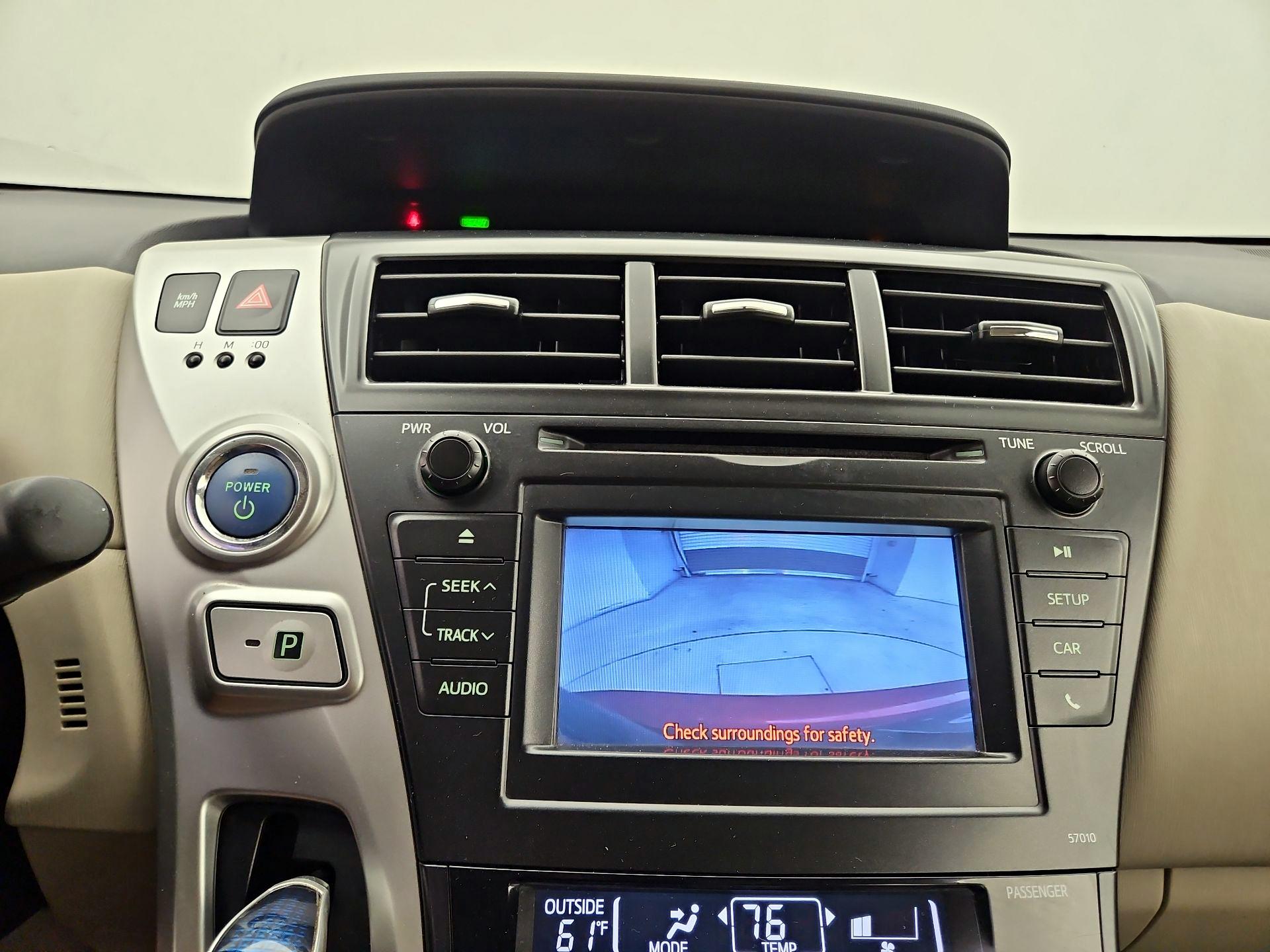 Thumbnail: 2014 Toyota Prius v - 14