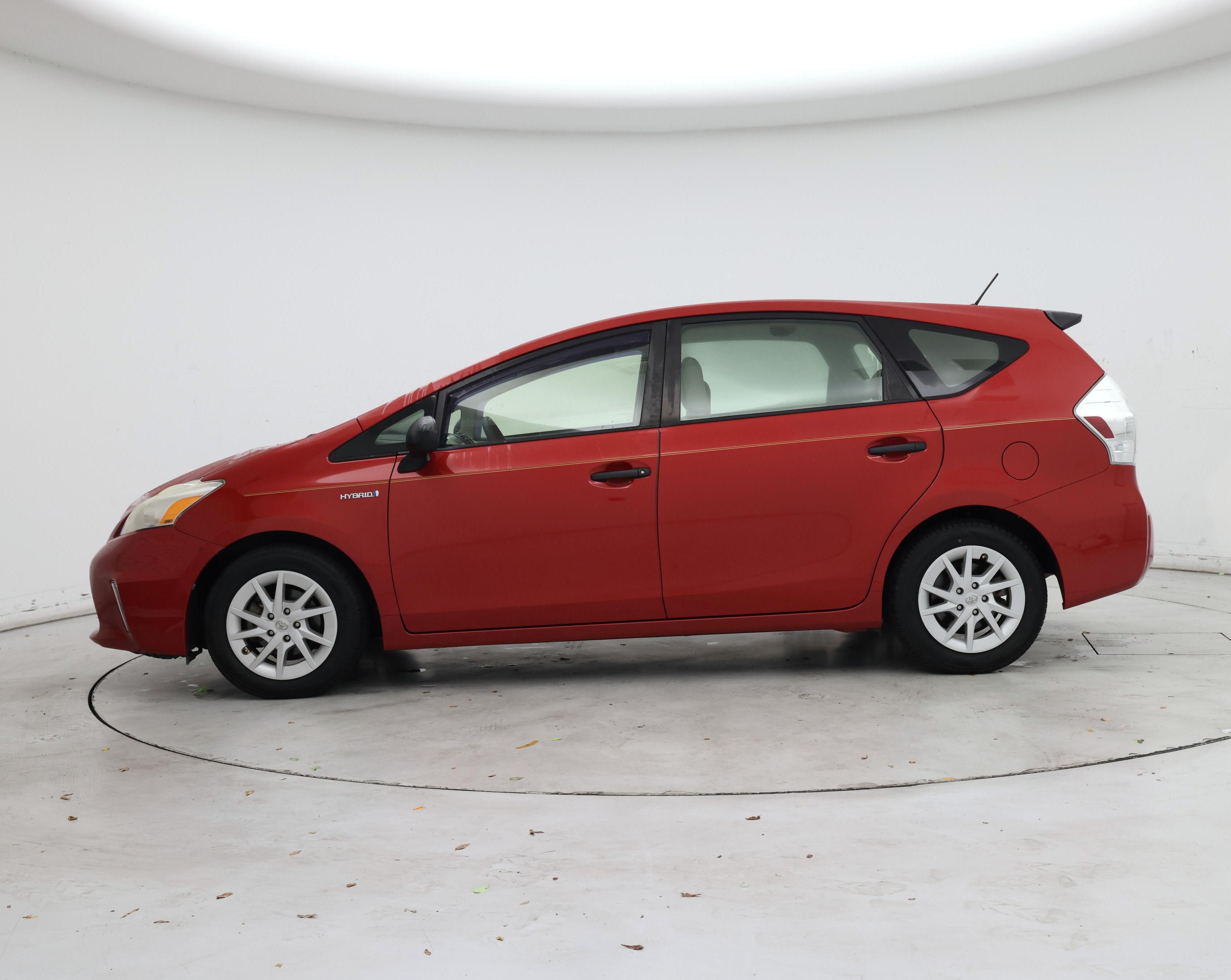 Thumbnail: 2014 Toyota Prius v - 3
