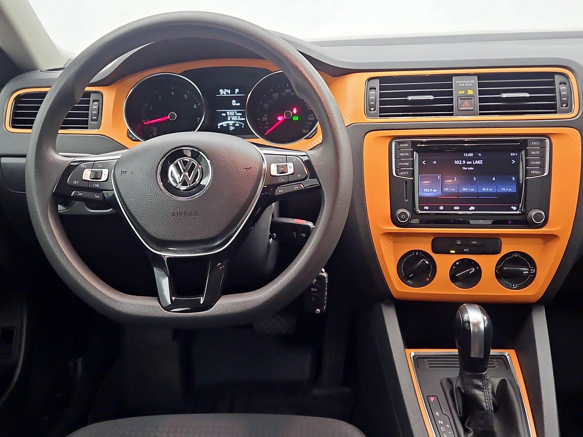 Thumbnail: 2016 Volkswagen Jetta - 10