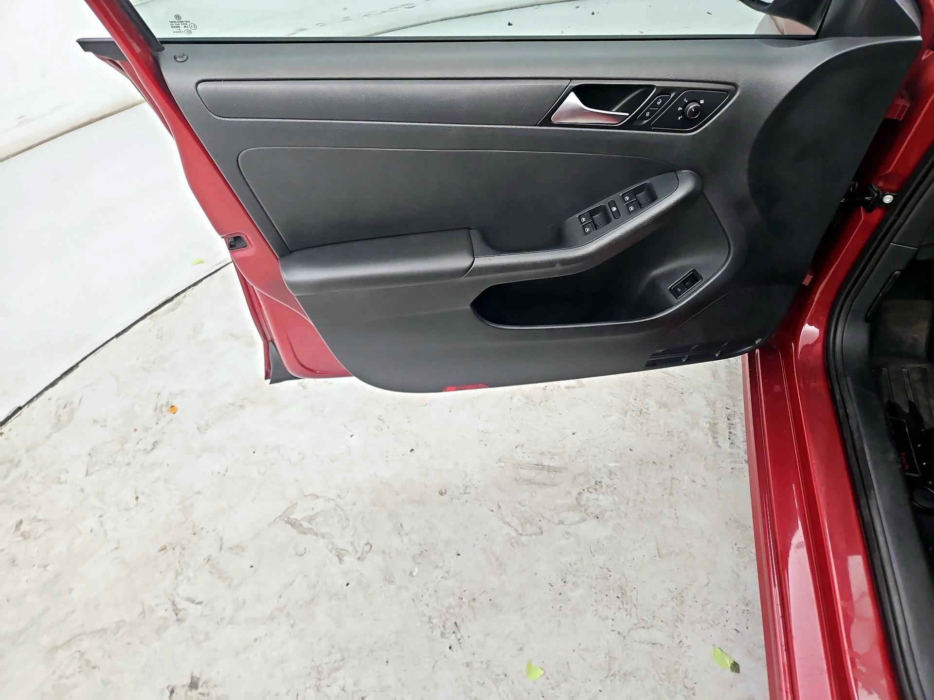 Thumbnail: 2016 Volkswagen Jetta - 12