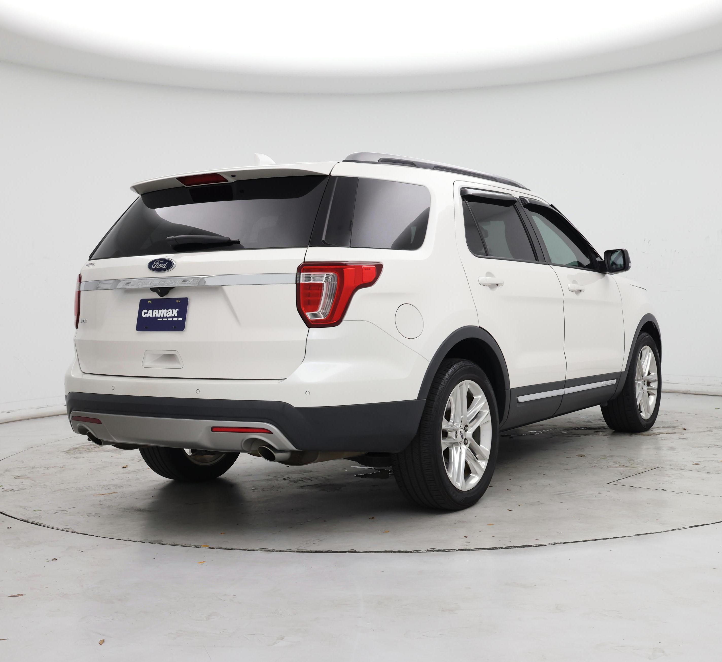 Thumbnail: 2017 Ford Explorer - 8