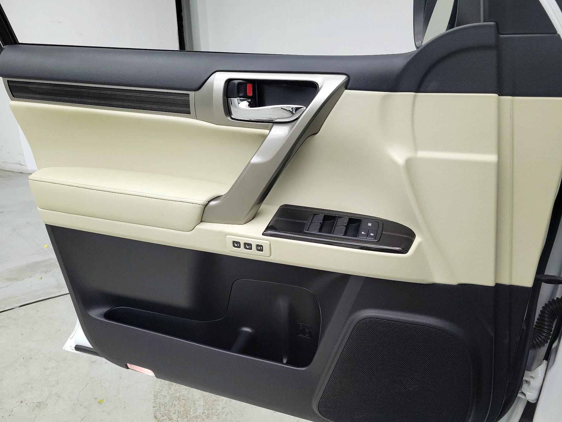 Thumbnail: 2020 Lexus GX - 12