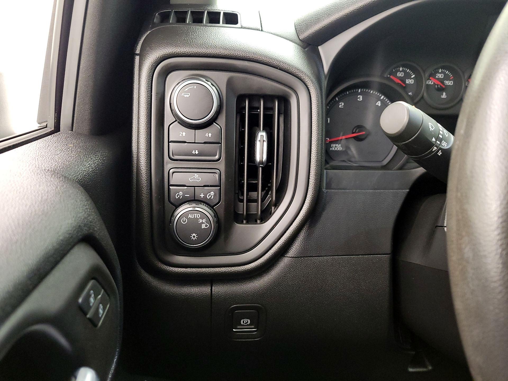 Thumbnail: 2020 Chevrolet Silverado 2500 - 13