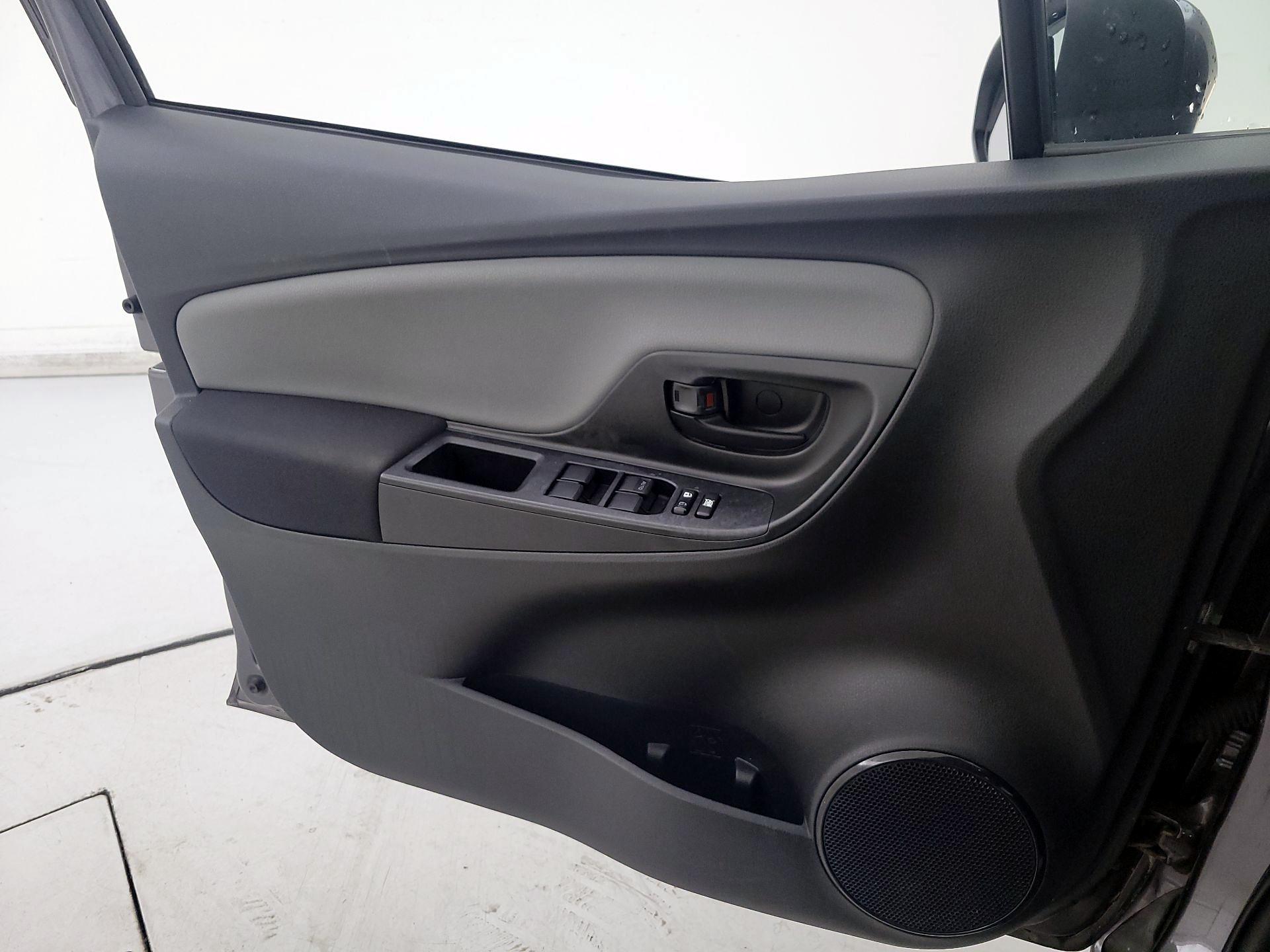 Thumbnail: 2015 Toyota Yaris - 12