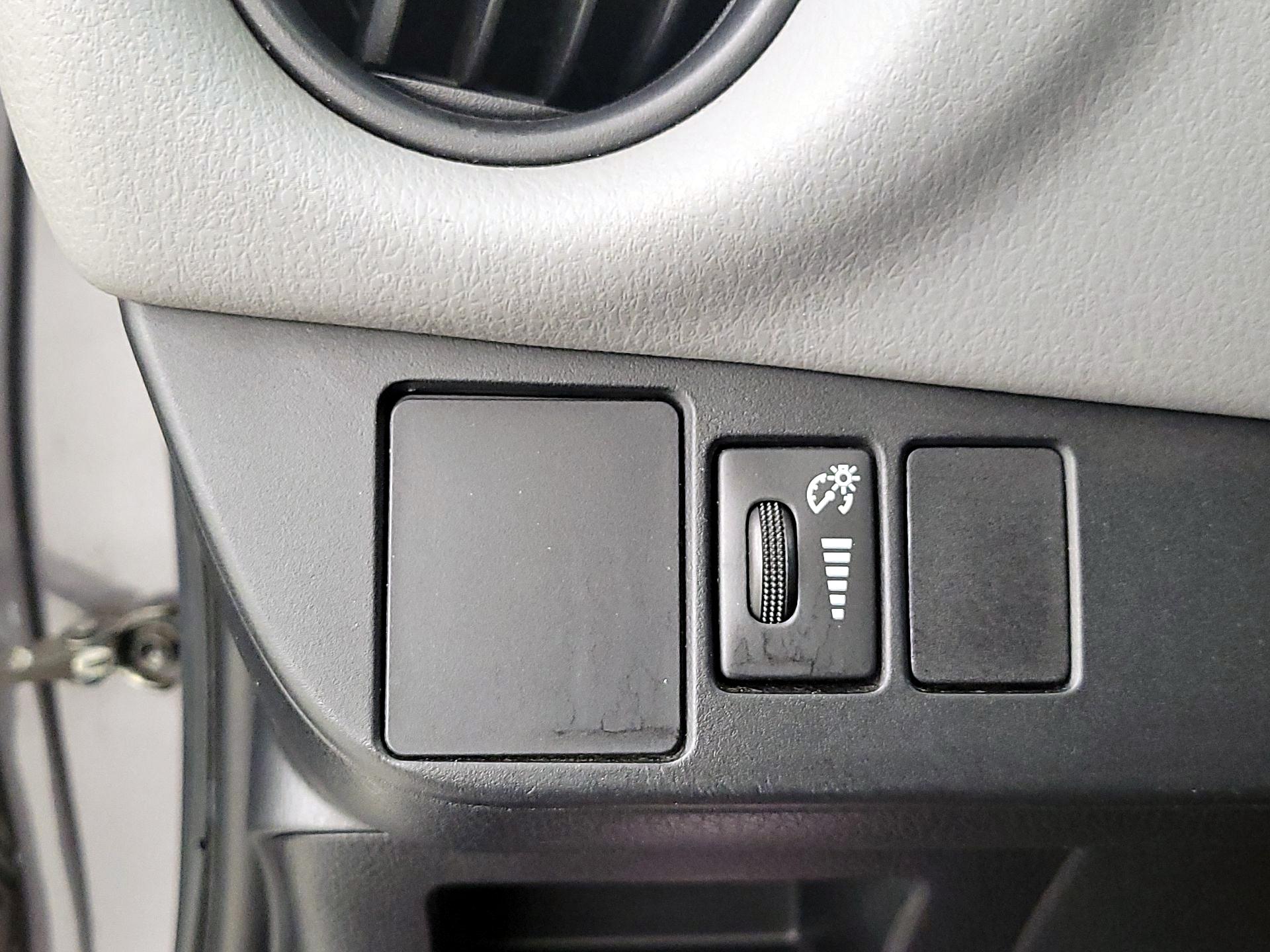Thumbnail: 2015 Toyota Yaris - 13