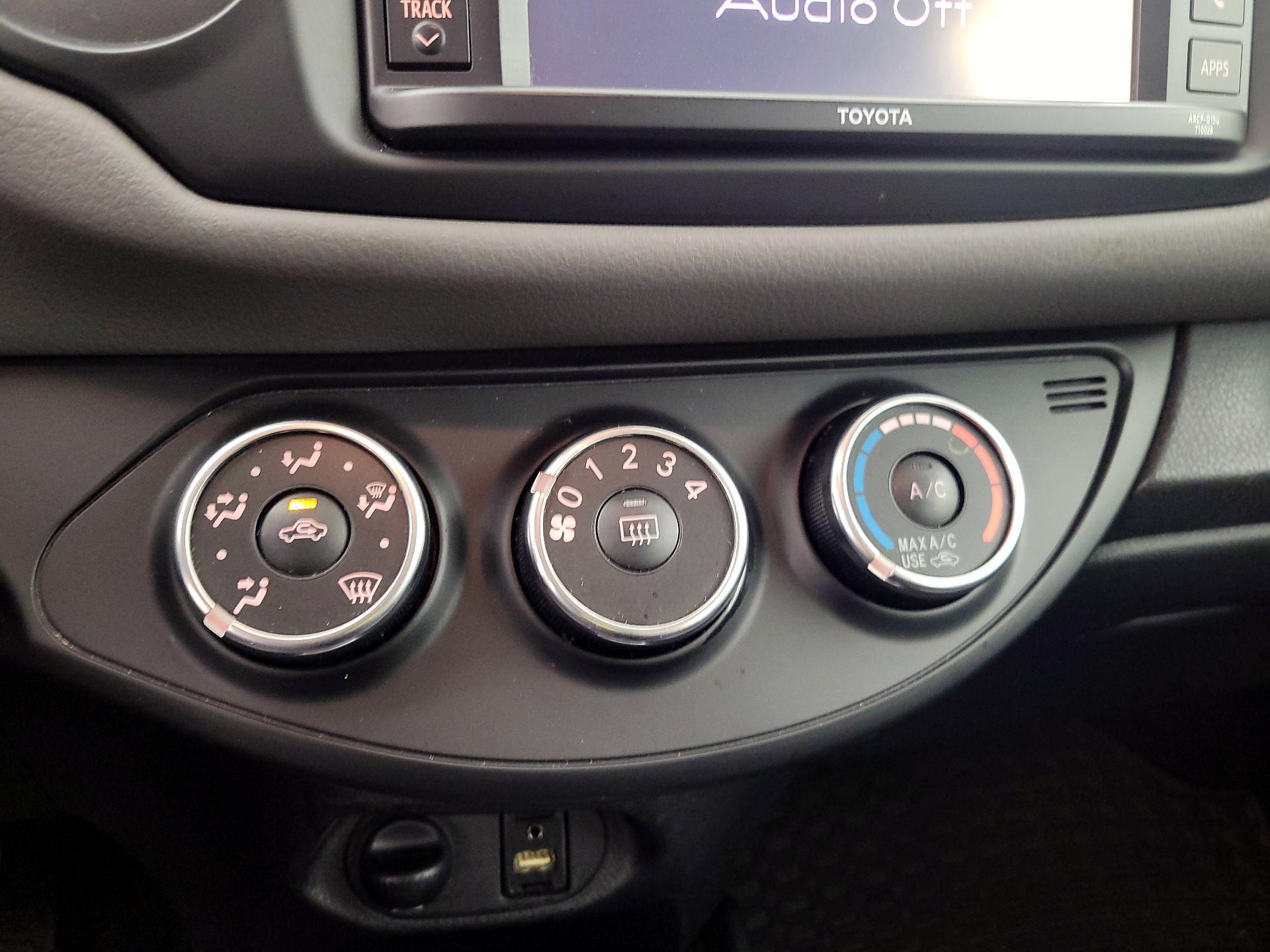 Thumbnail: 2015 Toyota Yaris - 15