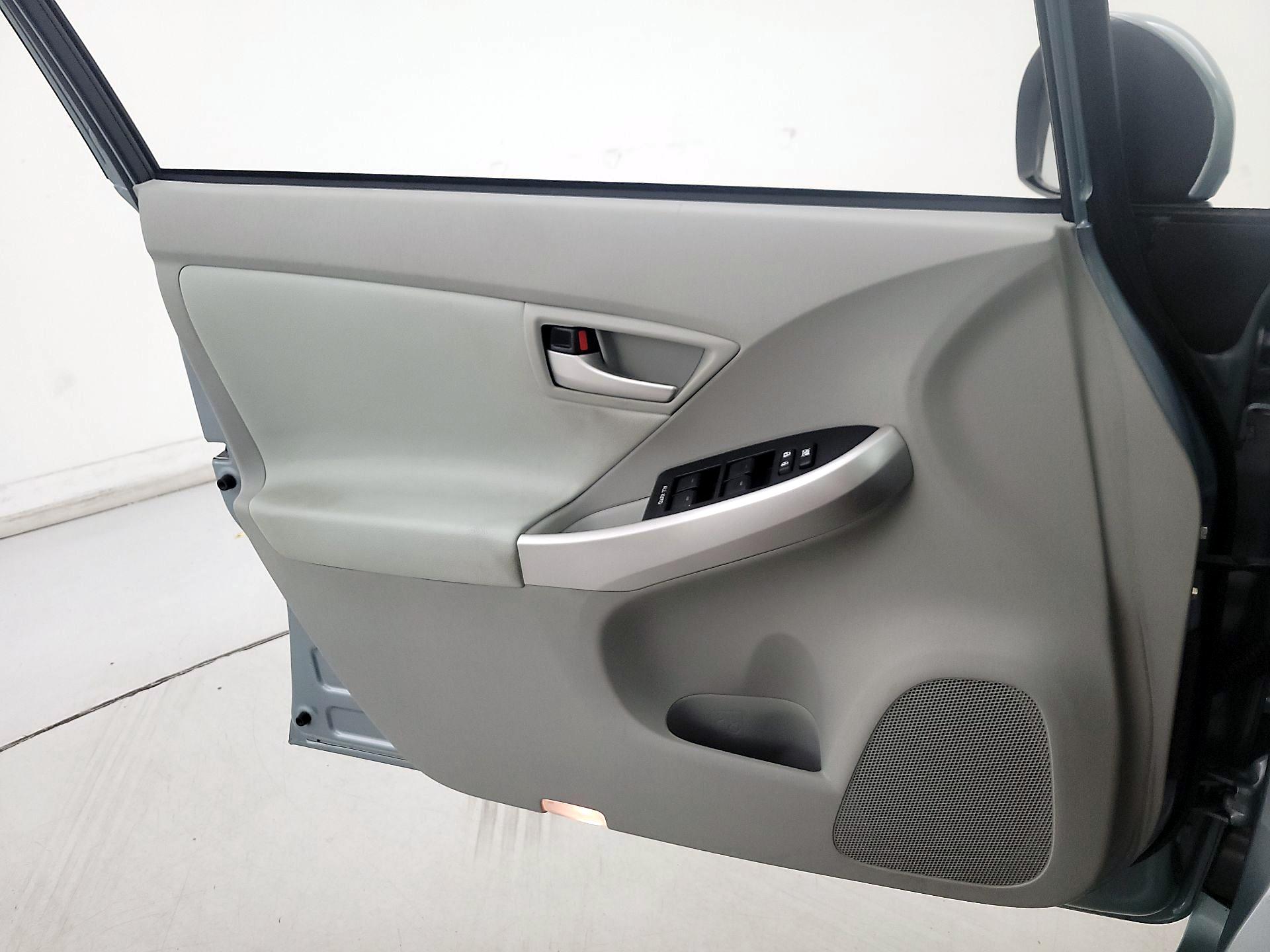 Thumbnail: 2015 Toyota Prius - 12