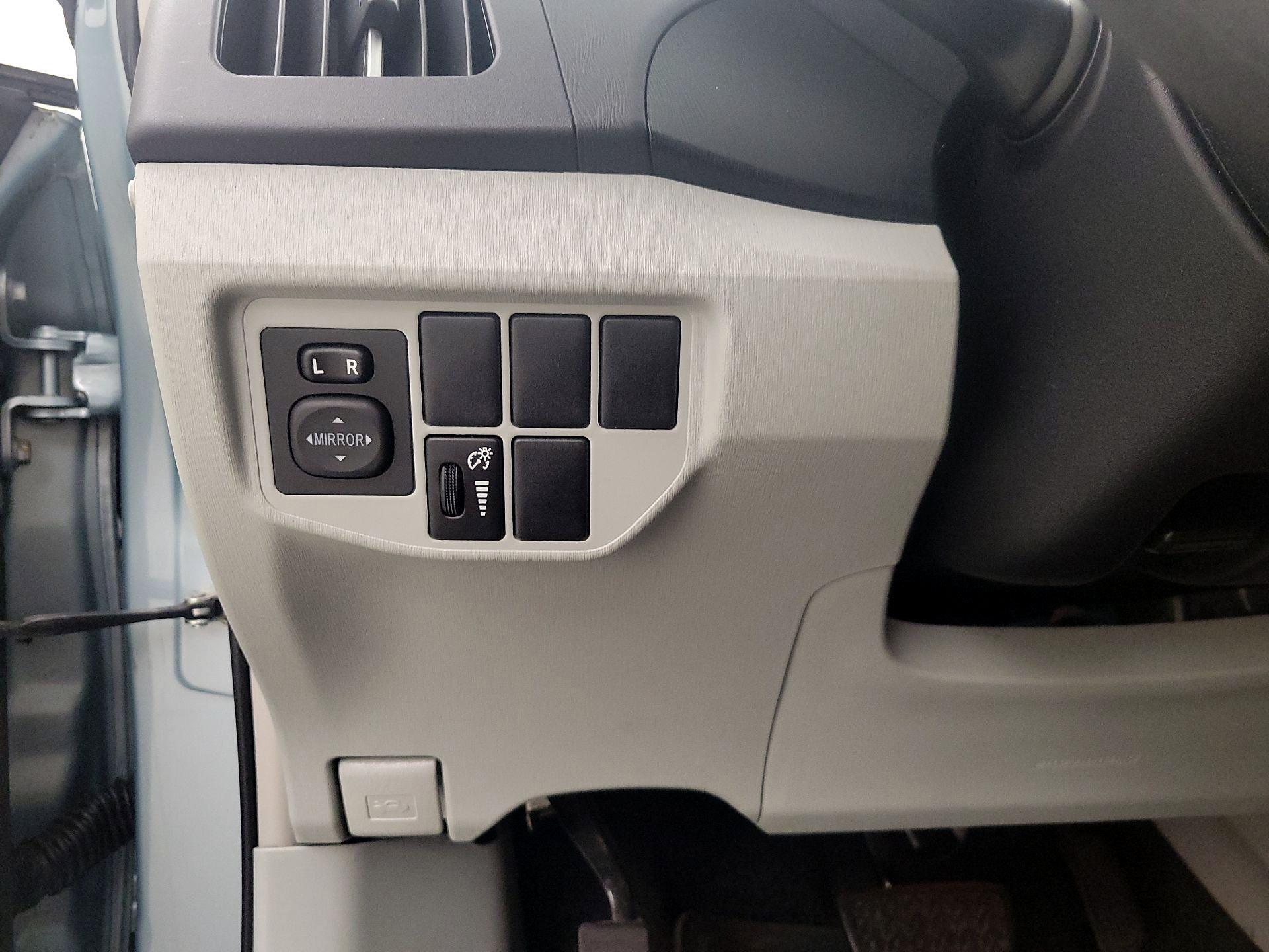 Thumbnail: 2015 Toyota Prius - 13