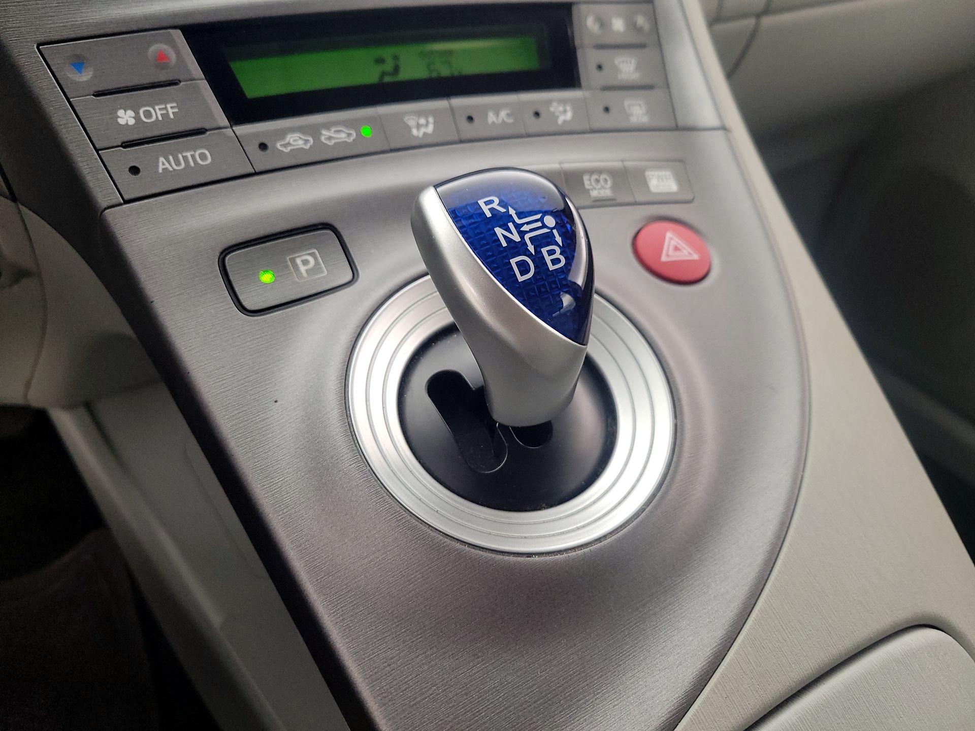 Thumbnail: 2015 Toyota Prius - 17
