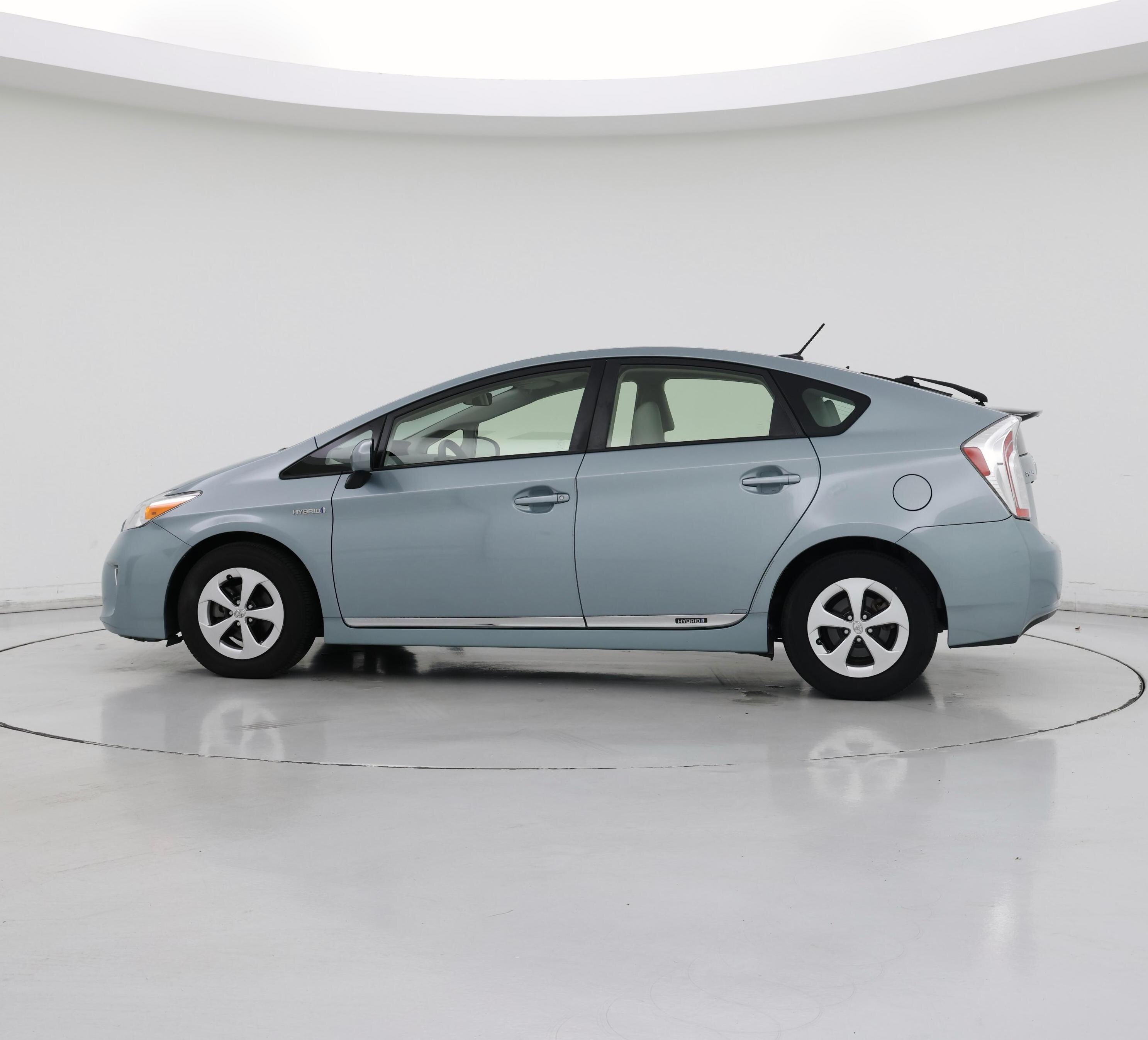 Thumbnail: 2015 Toyota Prius - 3