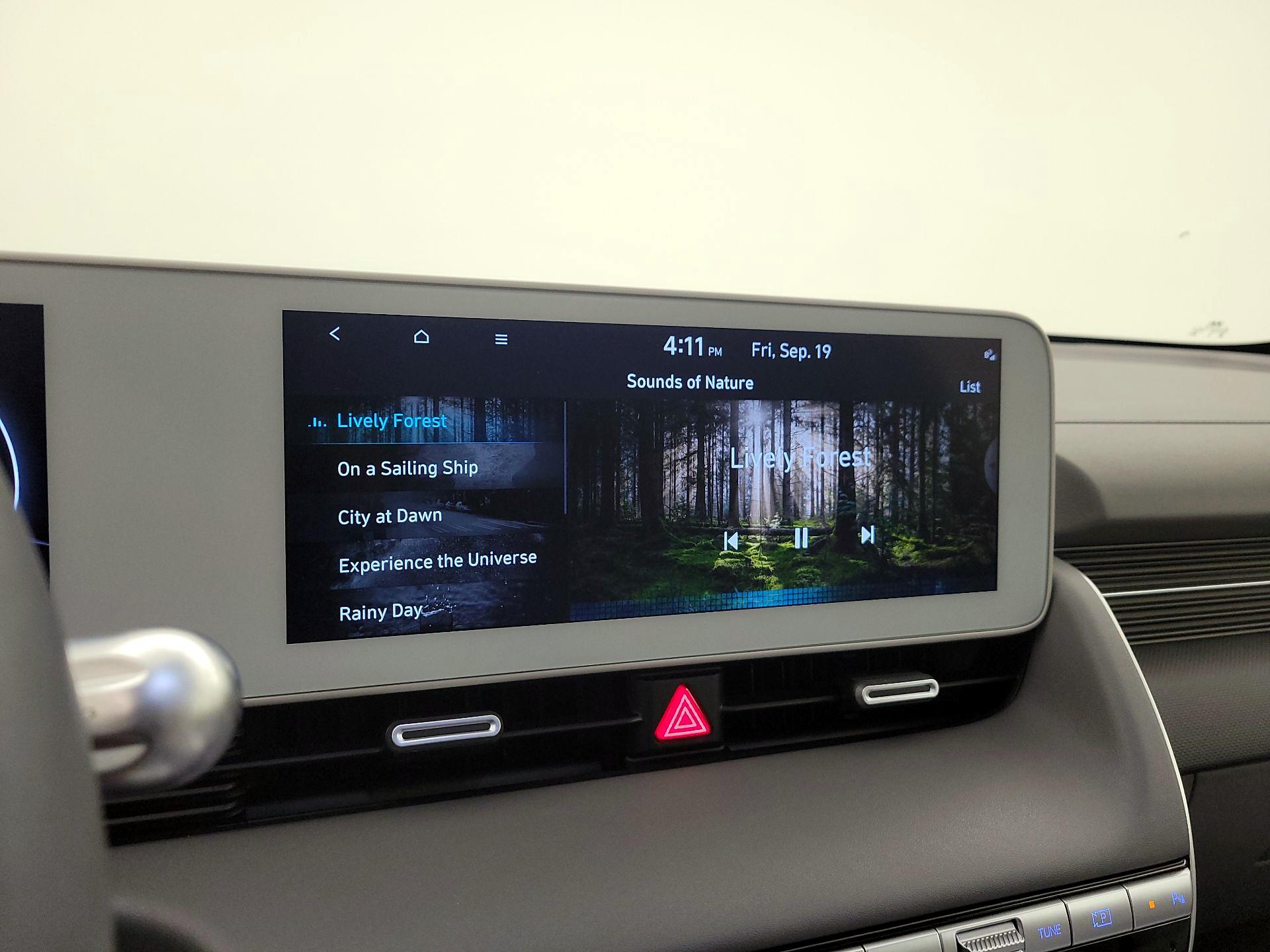 Thumbnail: 2023 Hyundai Ioniq 5 - 16