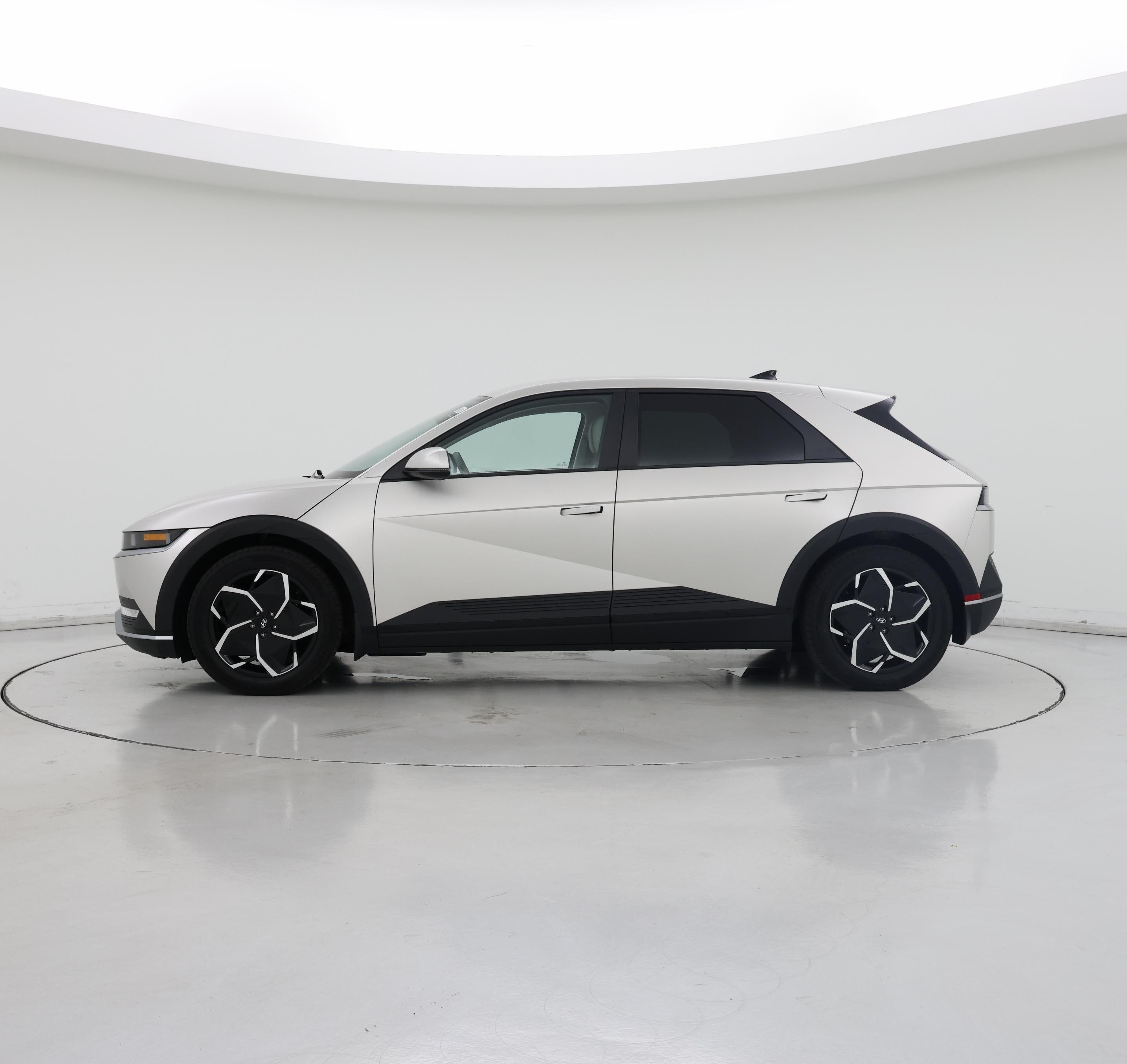Thumbnail: 2023 Hyundai Ioniq 5 - 3