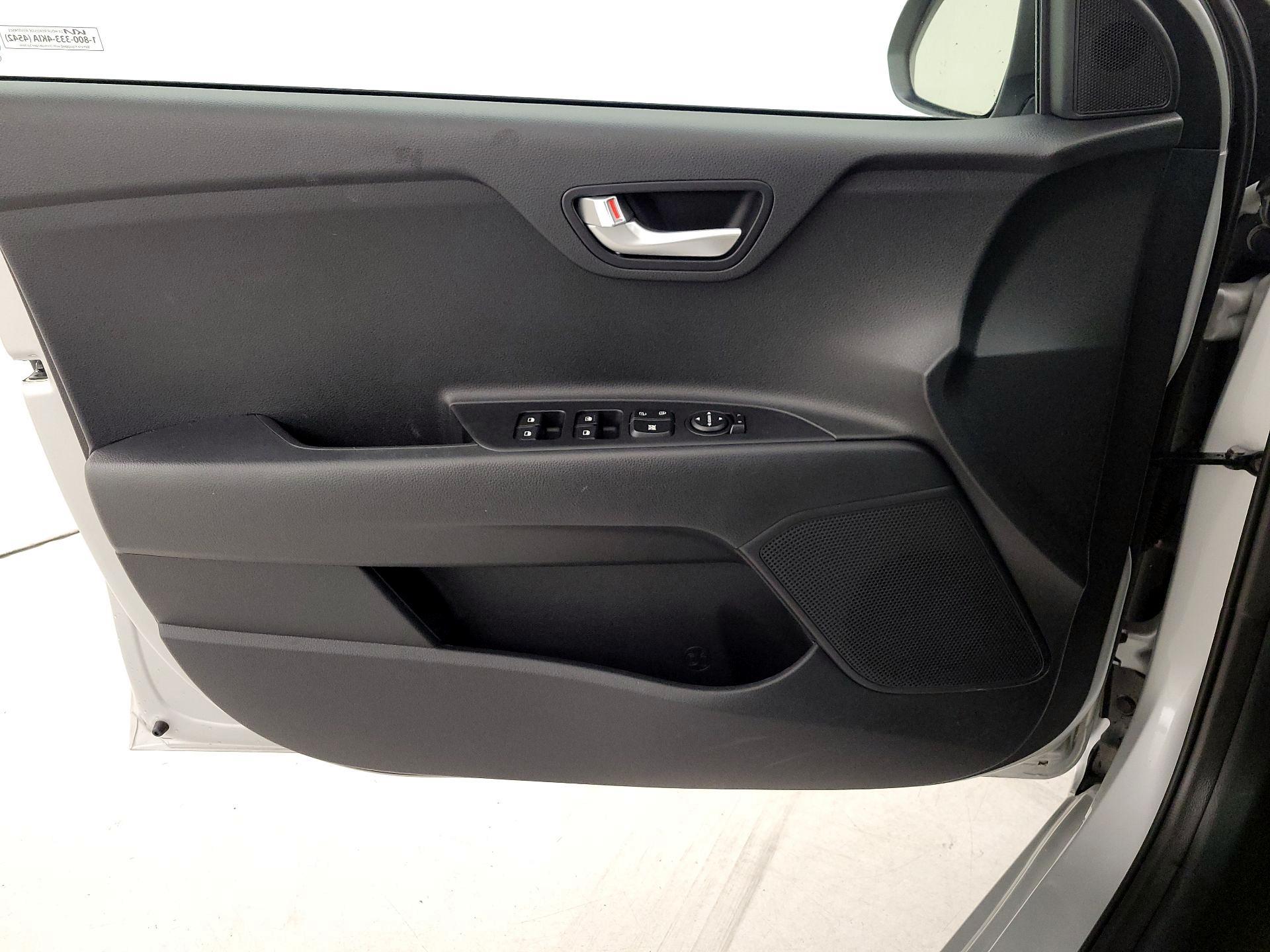 Thumbnail: 2023 Kia Rio - 12