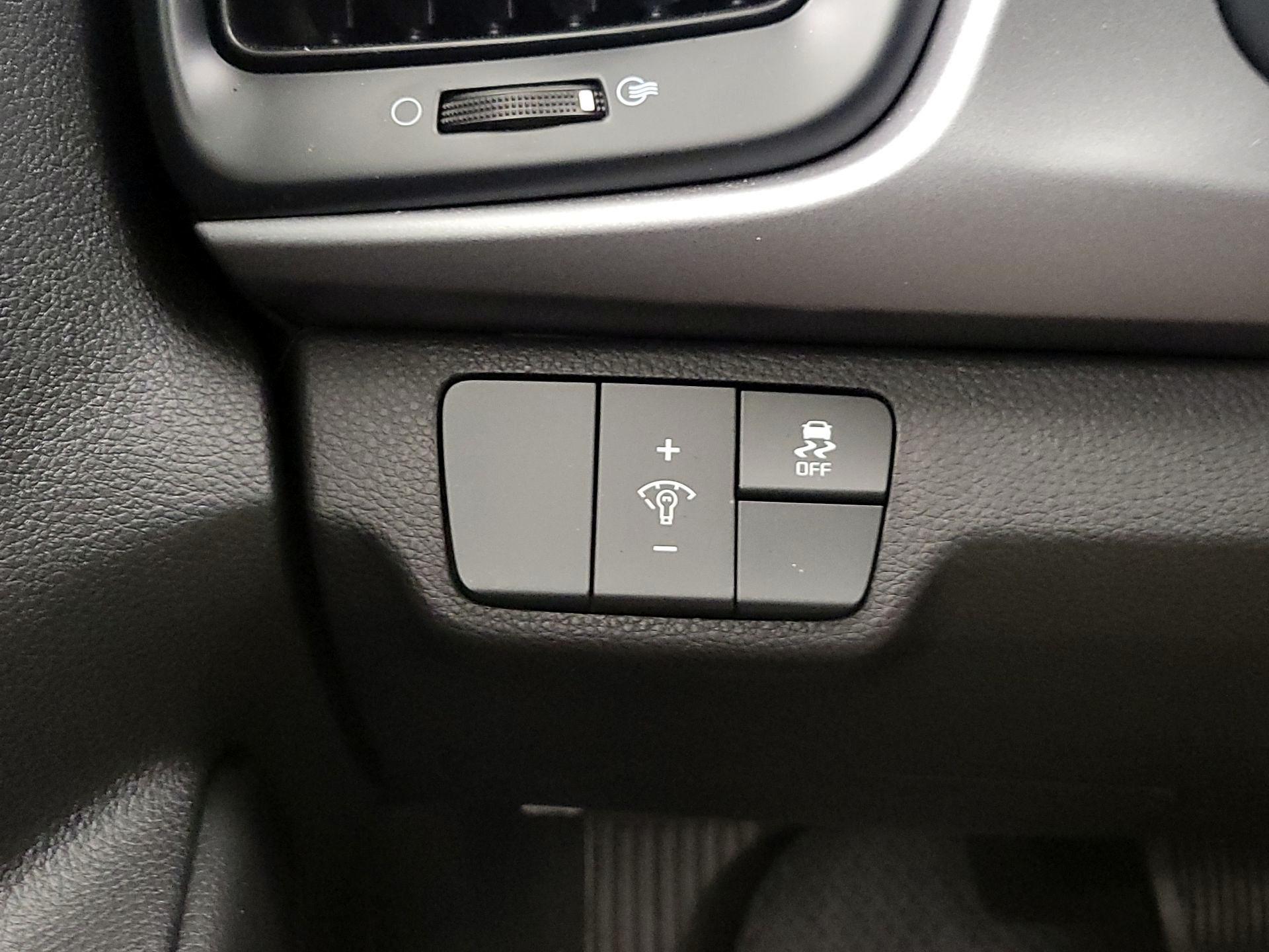 Thumbnail: 2023 Kia Rio - 13