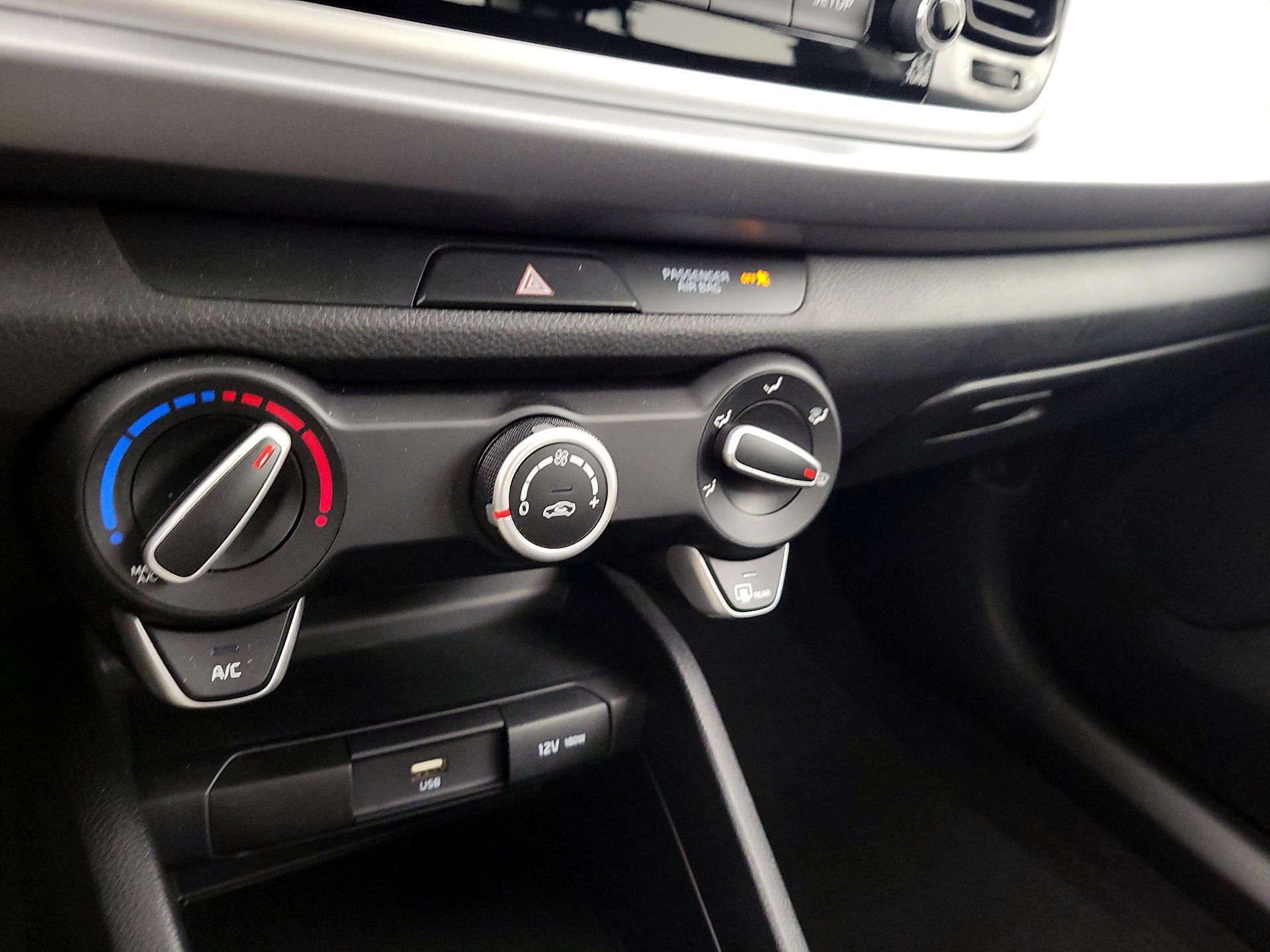 Thumbnail: 2023 Kia Rio - 16