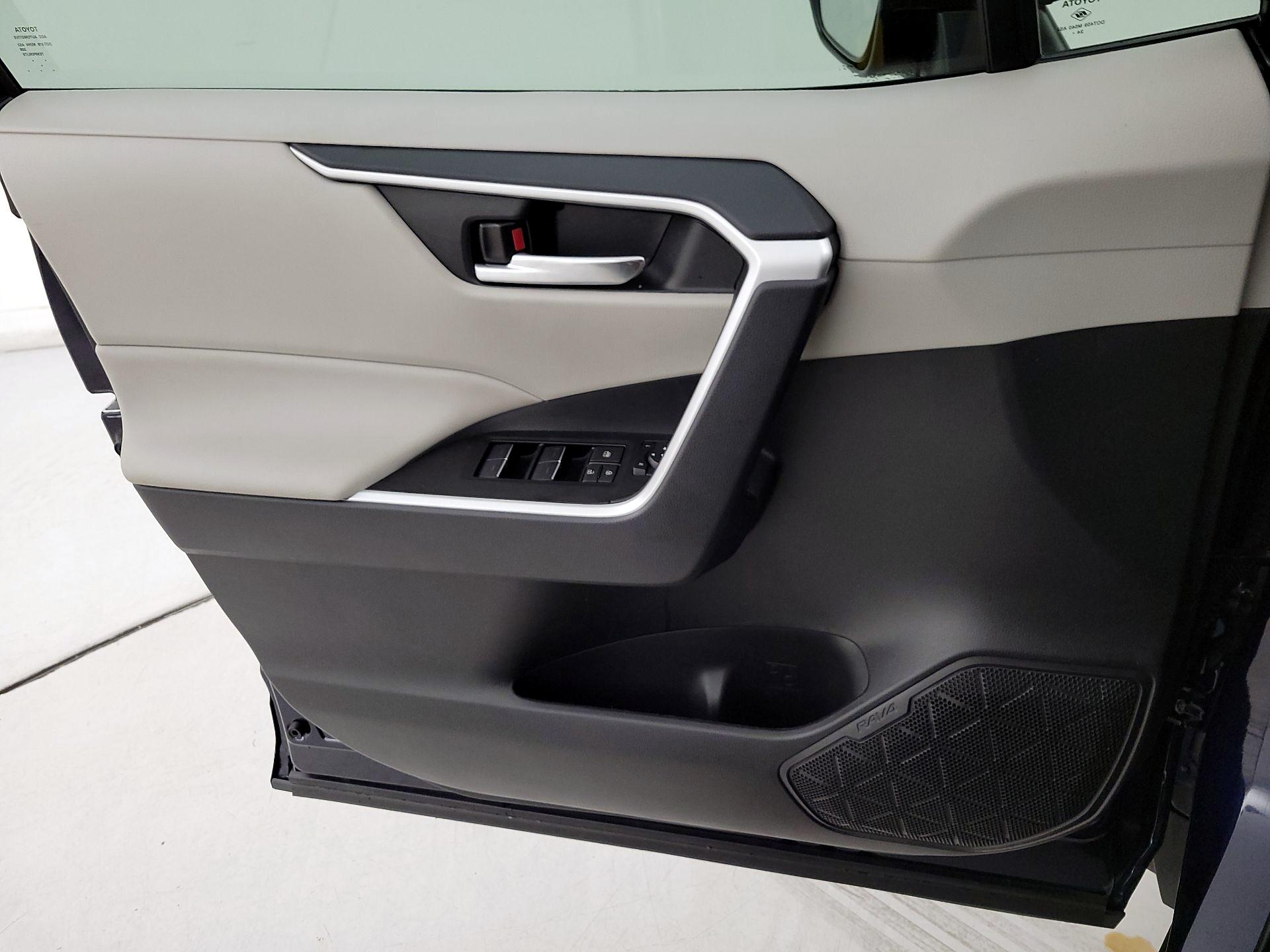 Thumbnail: 2025 Toyota RAV4 - 12