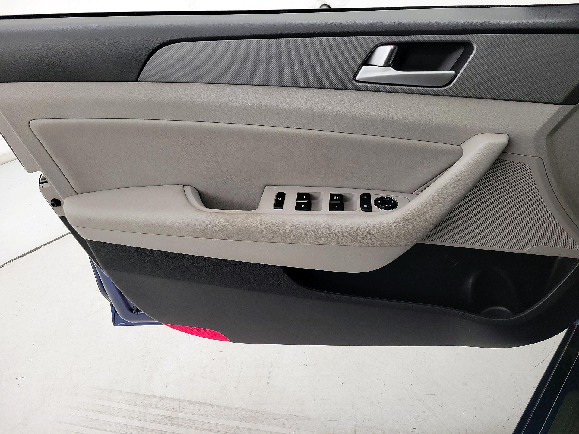 Thumbnail: 2015 Hyundai Sonata - 12