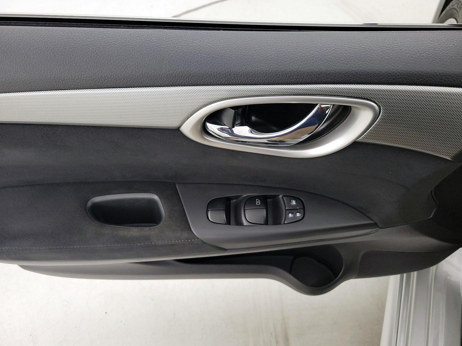 Thumbnail: 2015 Nissan Sentra - 12