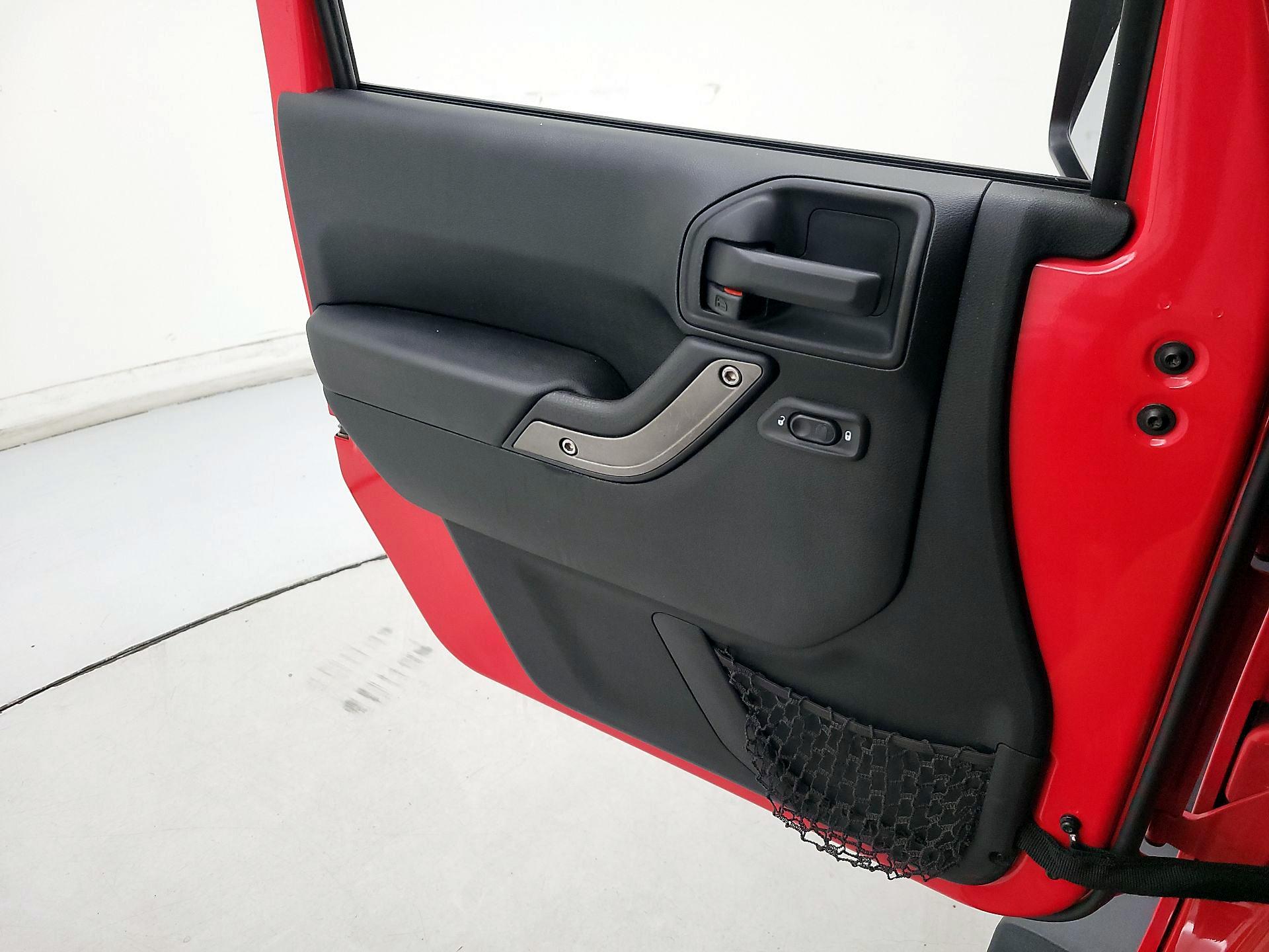 Thumbnail: 2018 Jeep Wrangler - 12