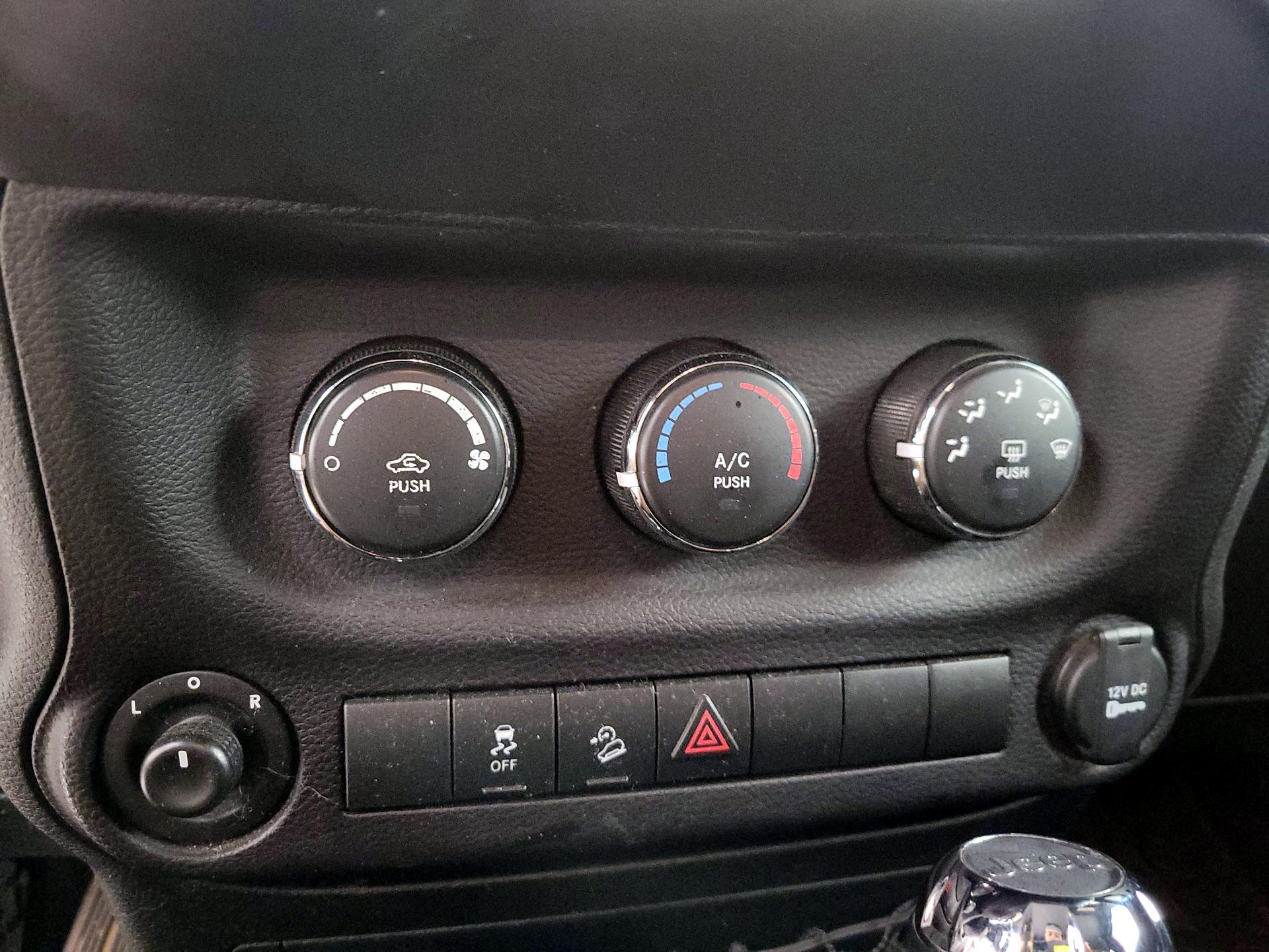 Thumbnail: 2018 Jeep Wrangler - 15