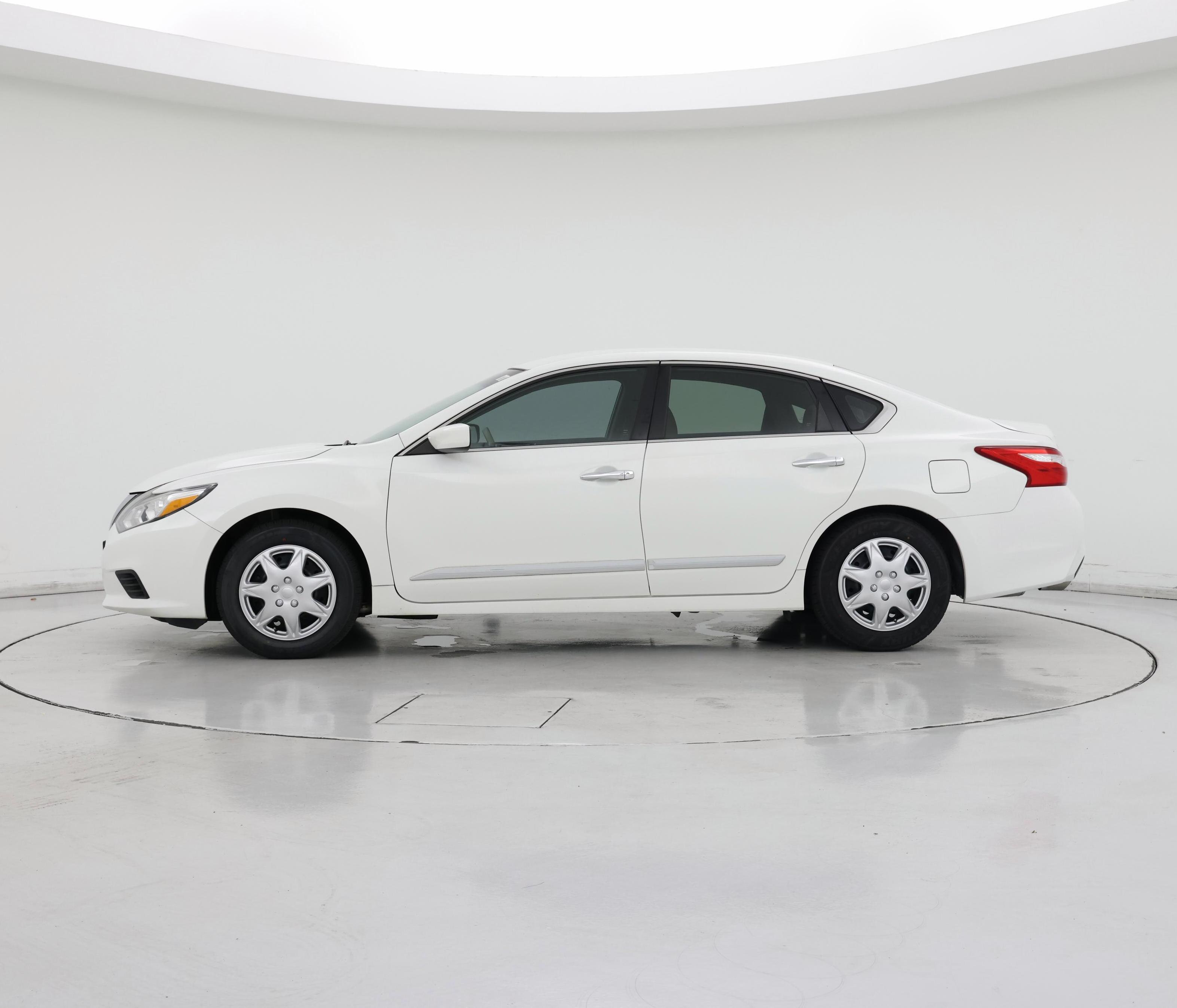 Thumbnail: 2017 Nissan Altima - 3