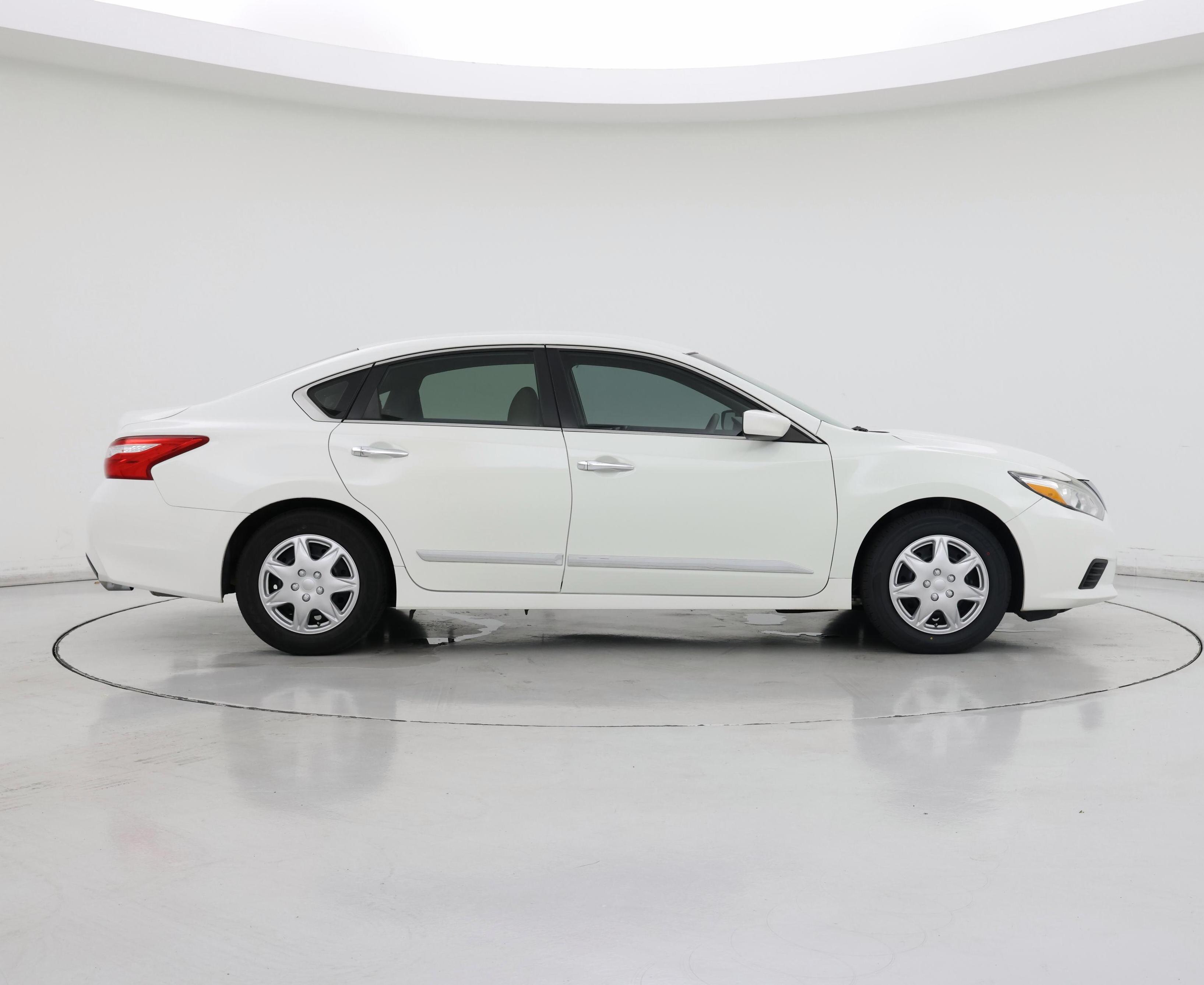 Thumbnail: 2017 Nissan Altima - 7