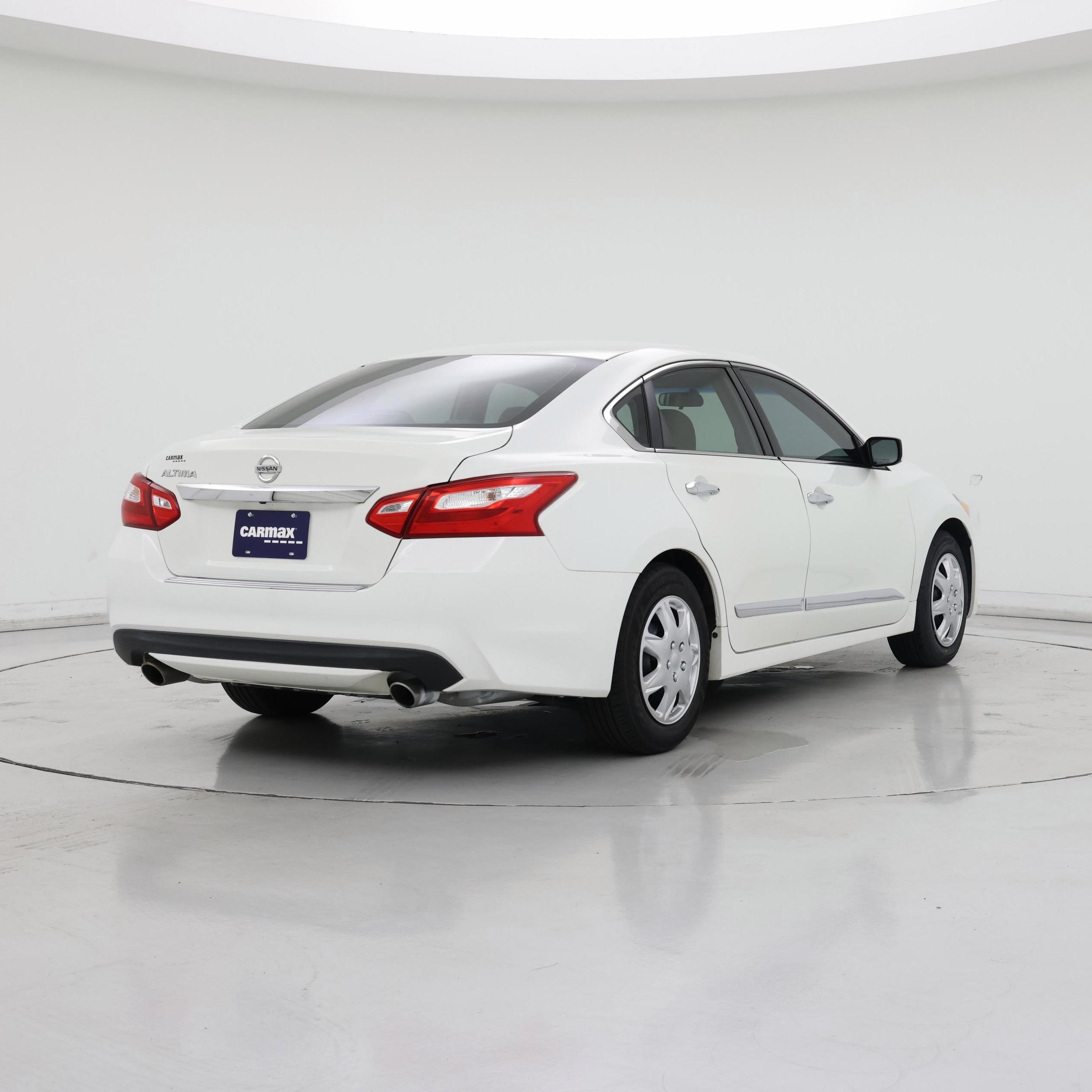 Thumbnail: 2017 Nissan Altima - 8