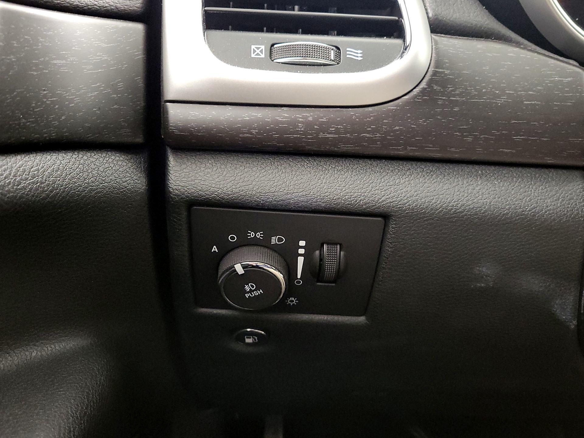 Thumbnail: 2015 Jeep Grand Cherokee - 13