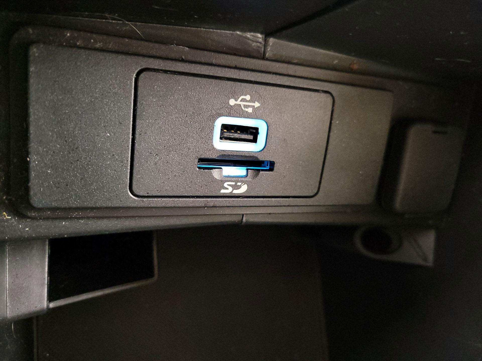 Thumbnail: 2016 Ford Fusion - 18