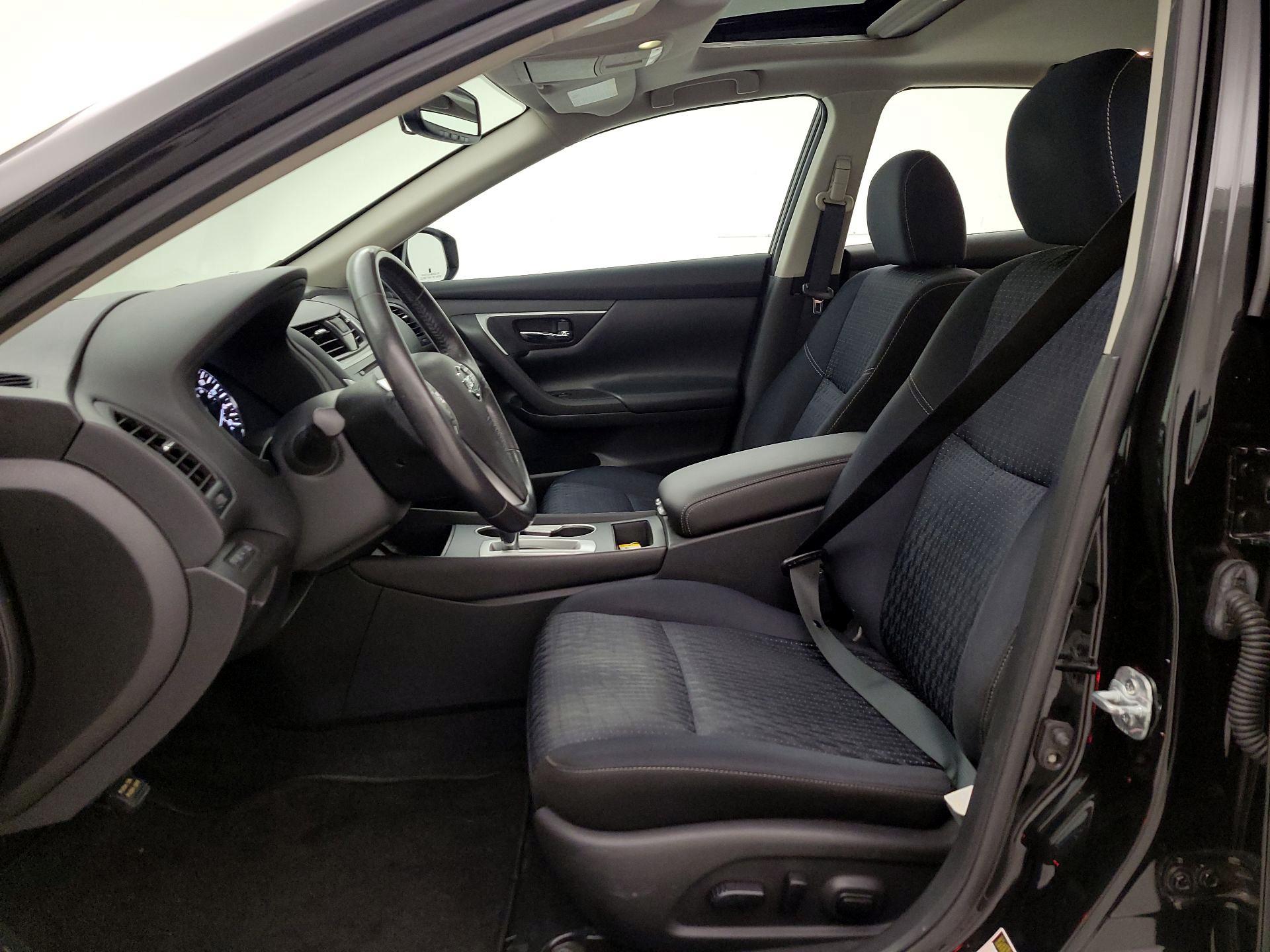 Thumbnail: 2016 Nissan Altima - 11