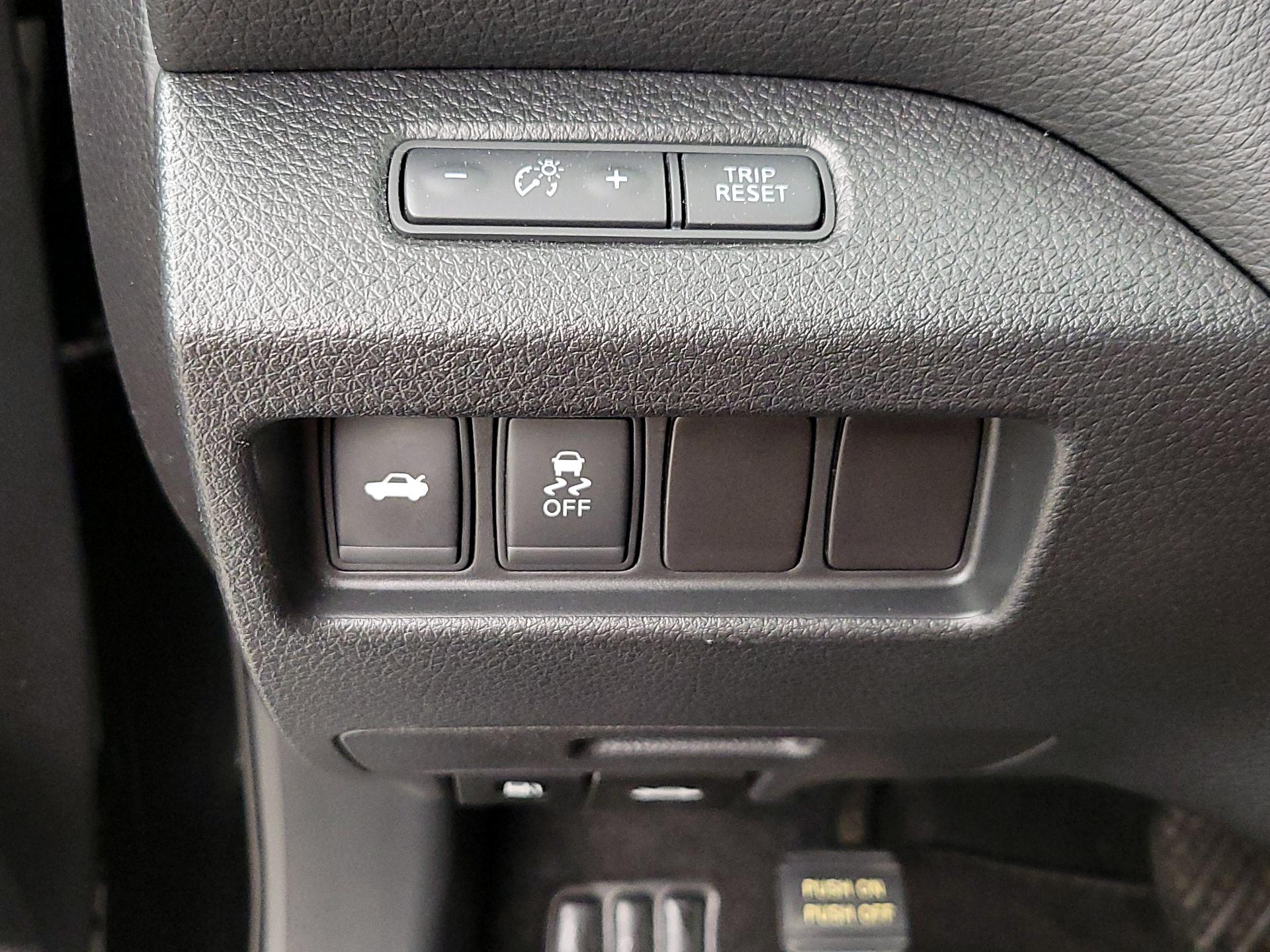 Thumbnail: 2016 Nissan Altima - 13