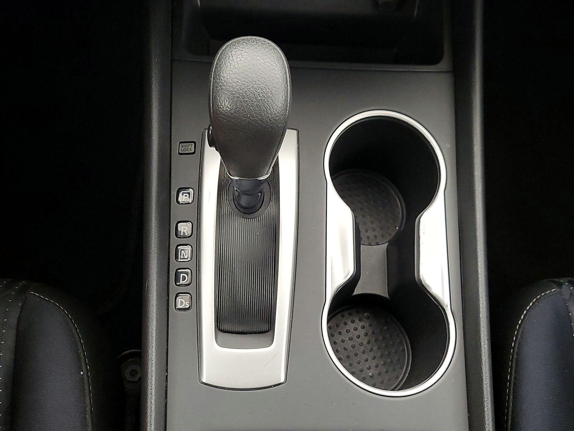 Thumbnail: 2016 Nissan Altima - 18