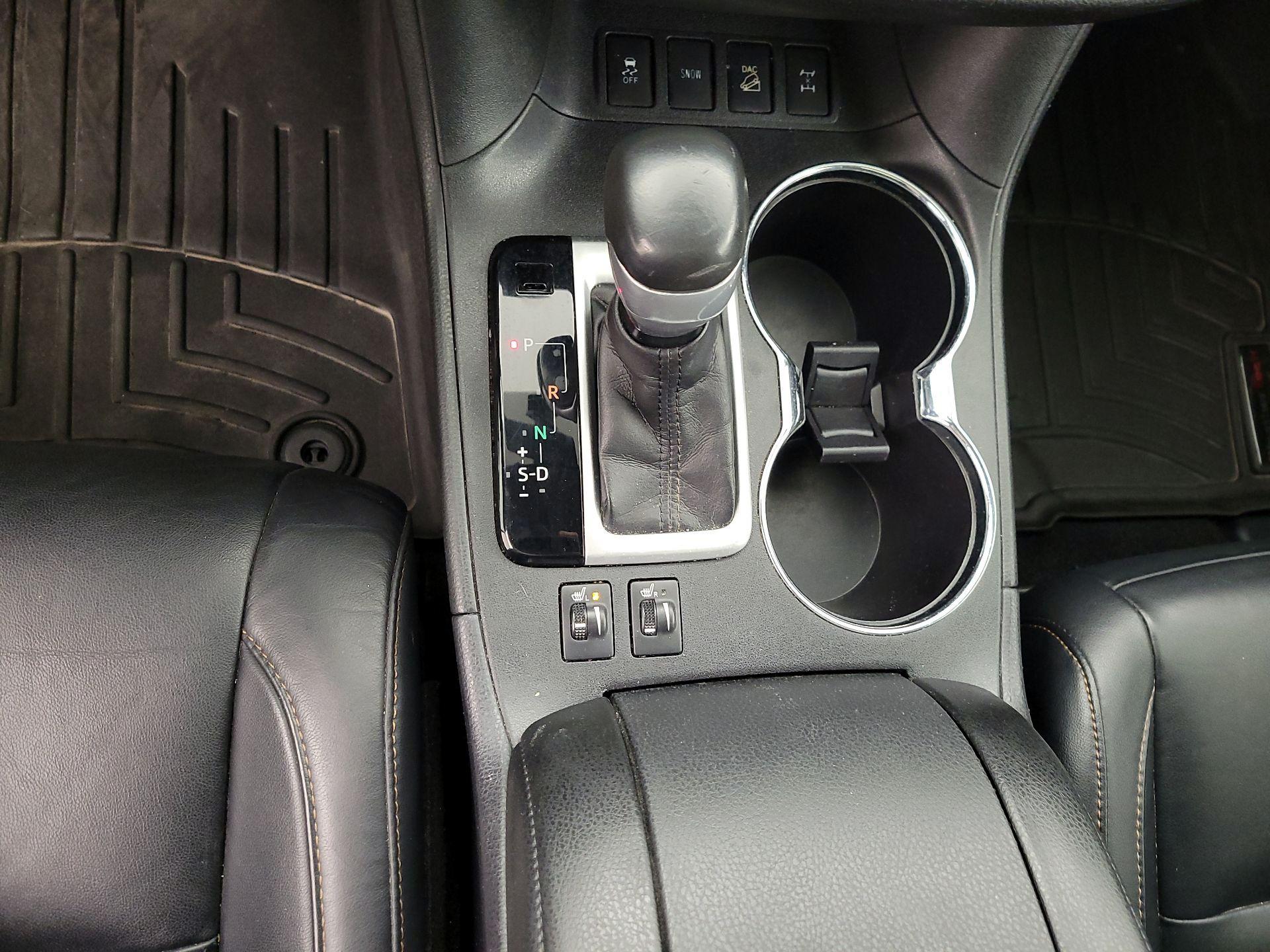 Thumbnail: 2014 Toyota Highlander - 18