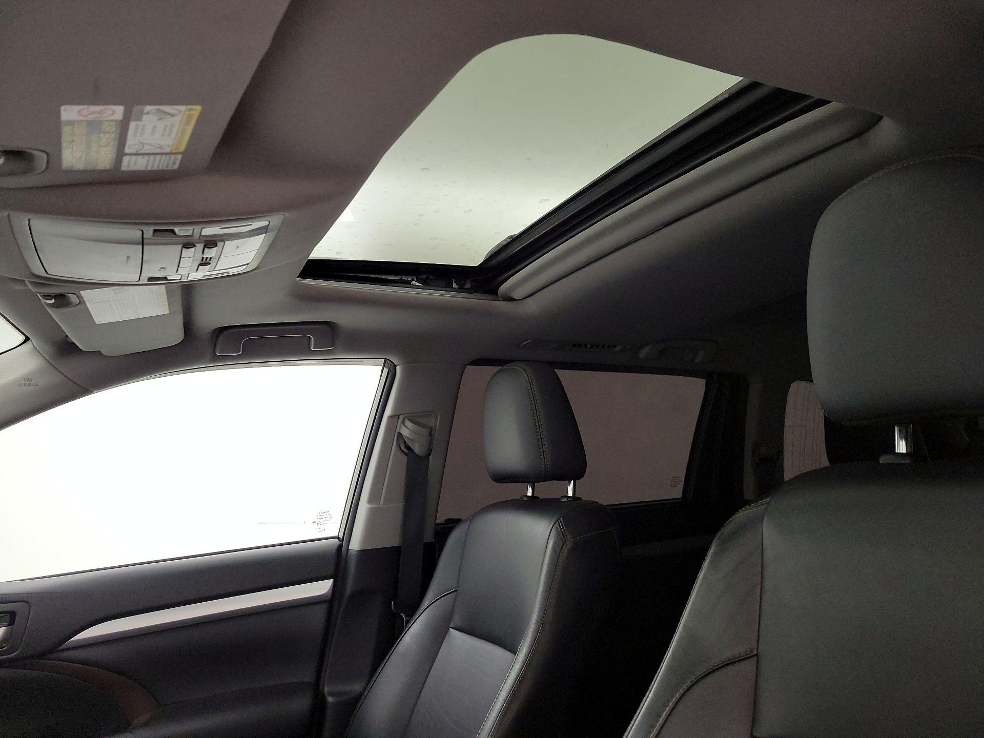 Thumbnail: 2014 Toyota Highlander - 20