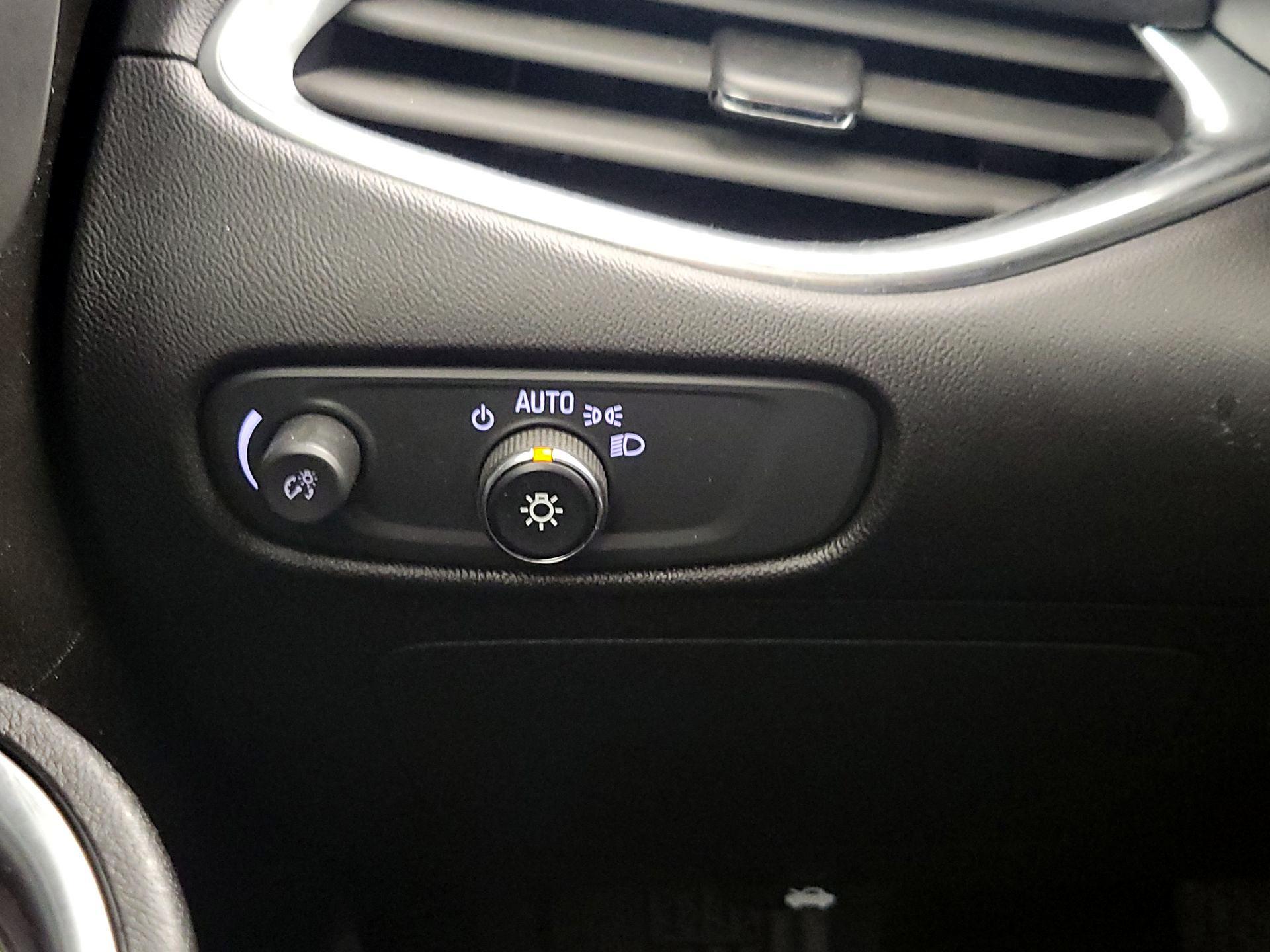 Thumbnail: 2021 Chevrolet Malibu - 13